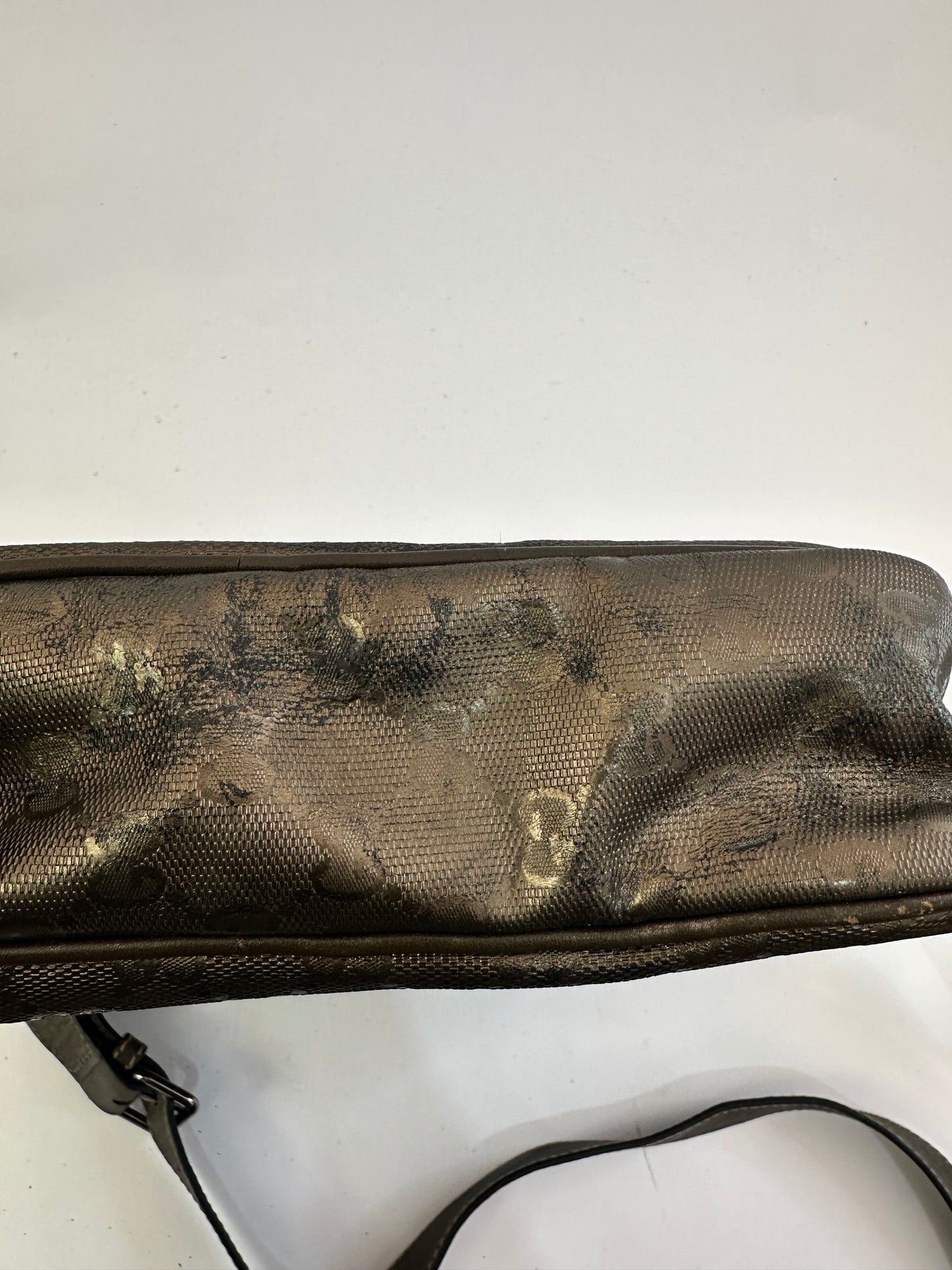 GUCCI
Imprime Monogram Medium Messenger Bag Pewter