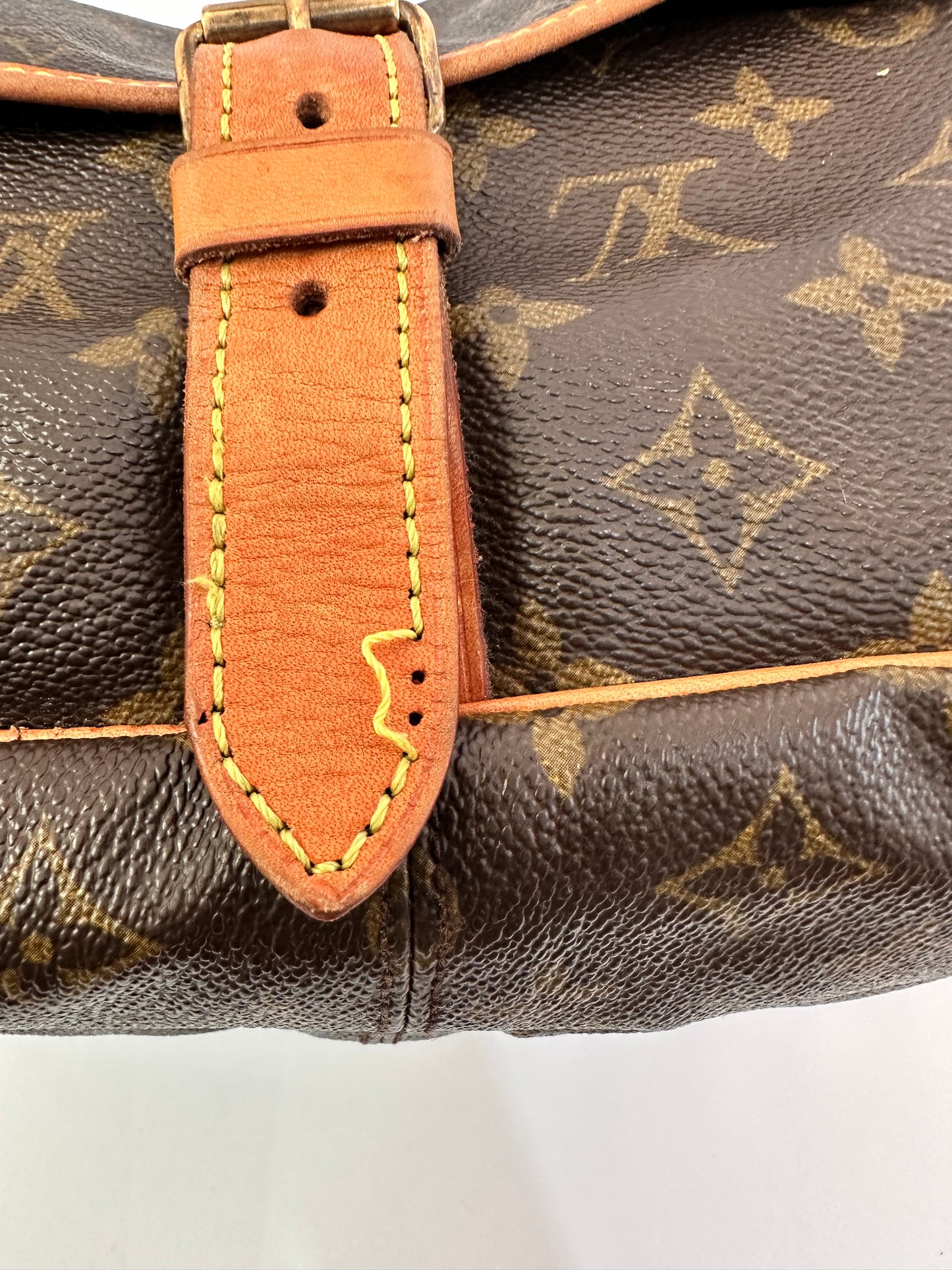 Vintage Louis Vuitton Monogram Canvas Saumur Messenger 35 Bag