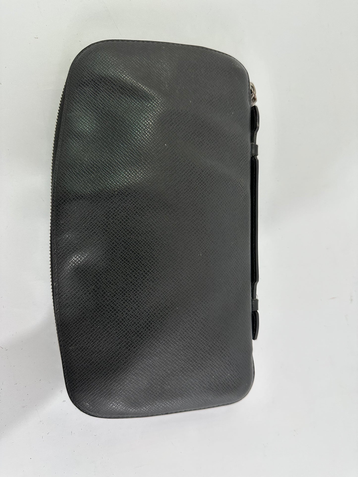 LOUIS VUITTON
Taiga Zippy XL Wallet Black