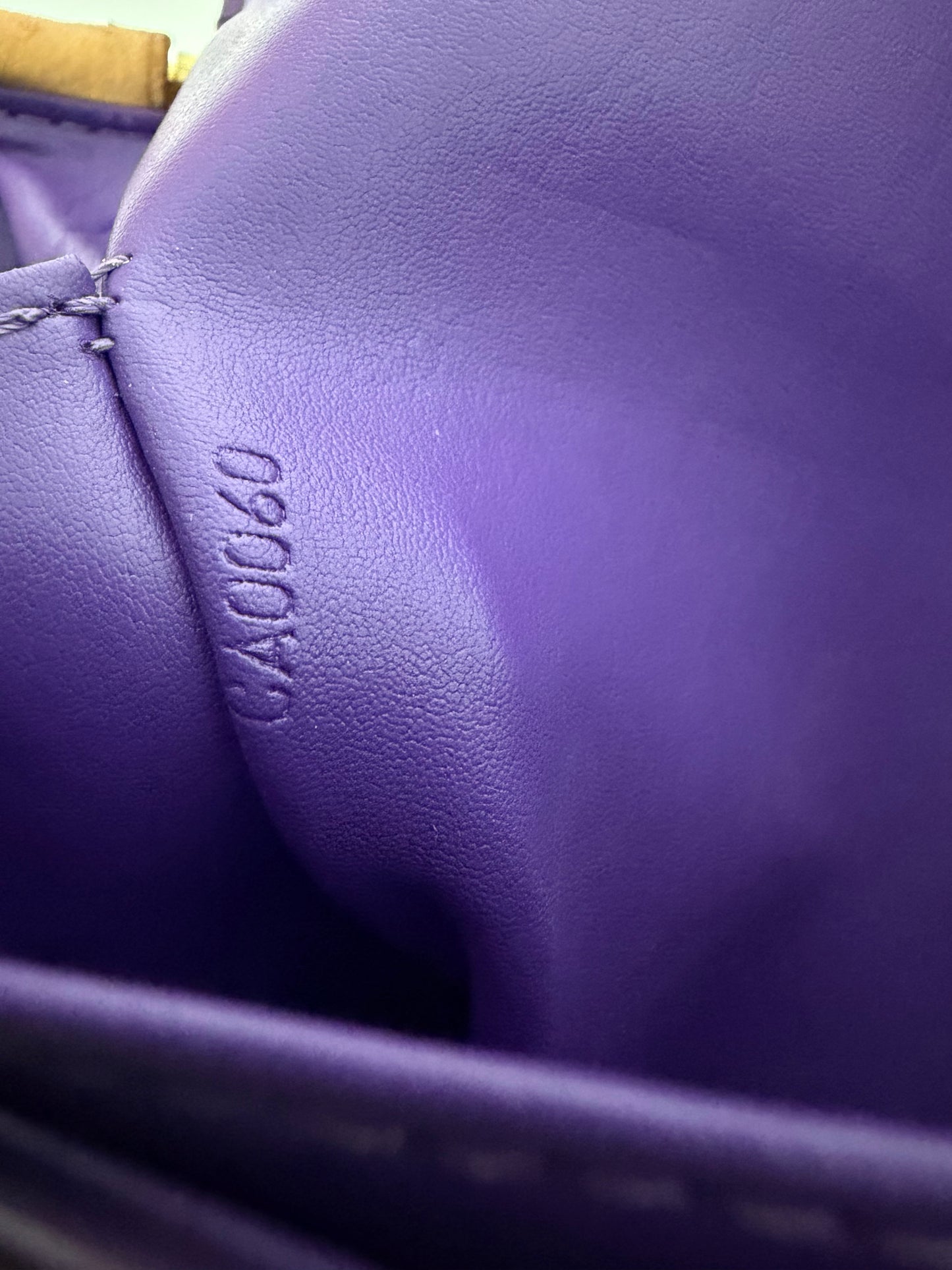 LOUIS VUITTON
Vernis Thompson Street Purple