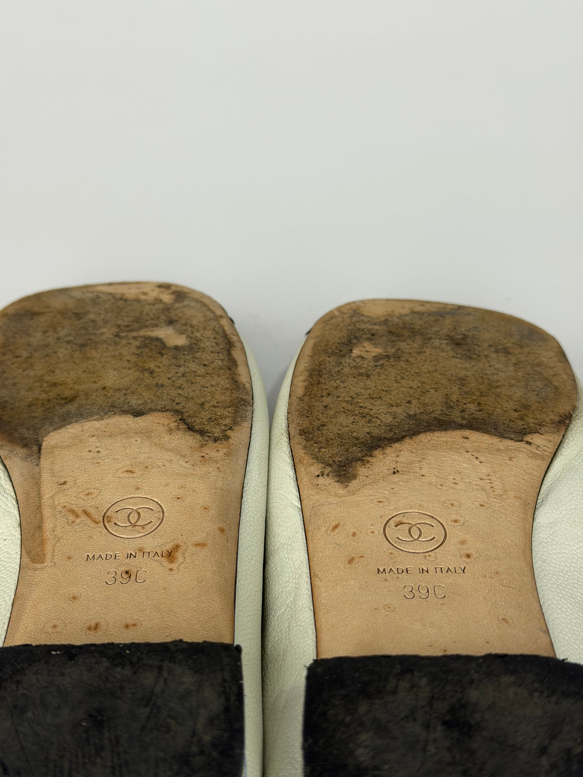 Chanel White/Black Leather CC Mary Jane Flats Size 39 EU/ 9 US
