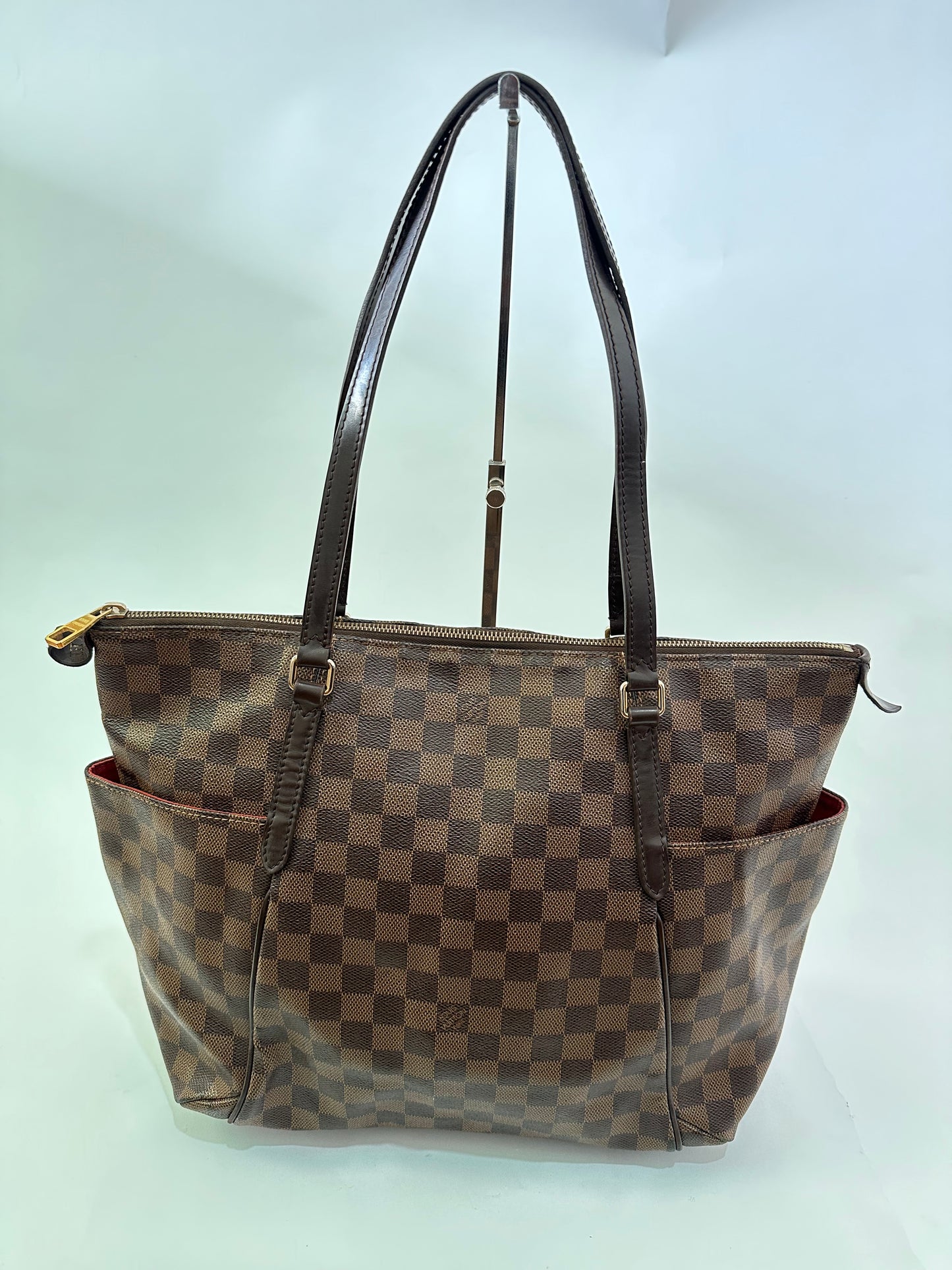 LOUIS VUITTON
Damier Ebene Totally PM
