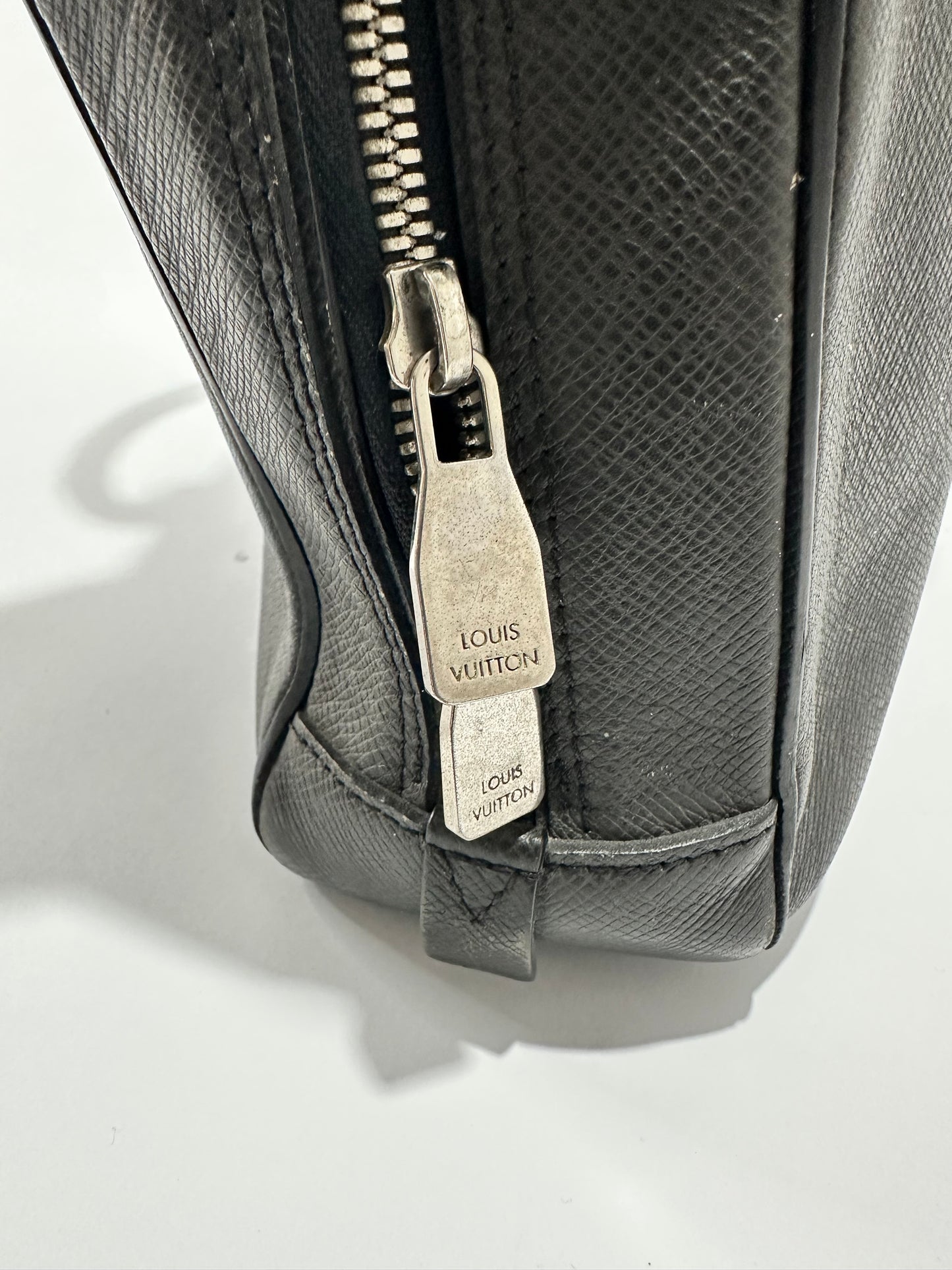 Louis Vuitton Black Taiga Leather Neo Igor Briefcase