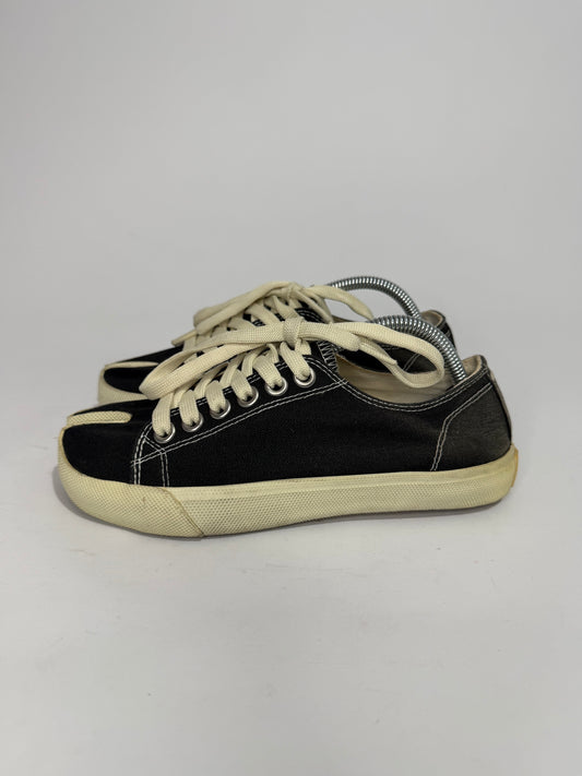 Maison Margiela 22 Tabi Low Sneaker Size 35 EU/ 5 US/ 2UK