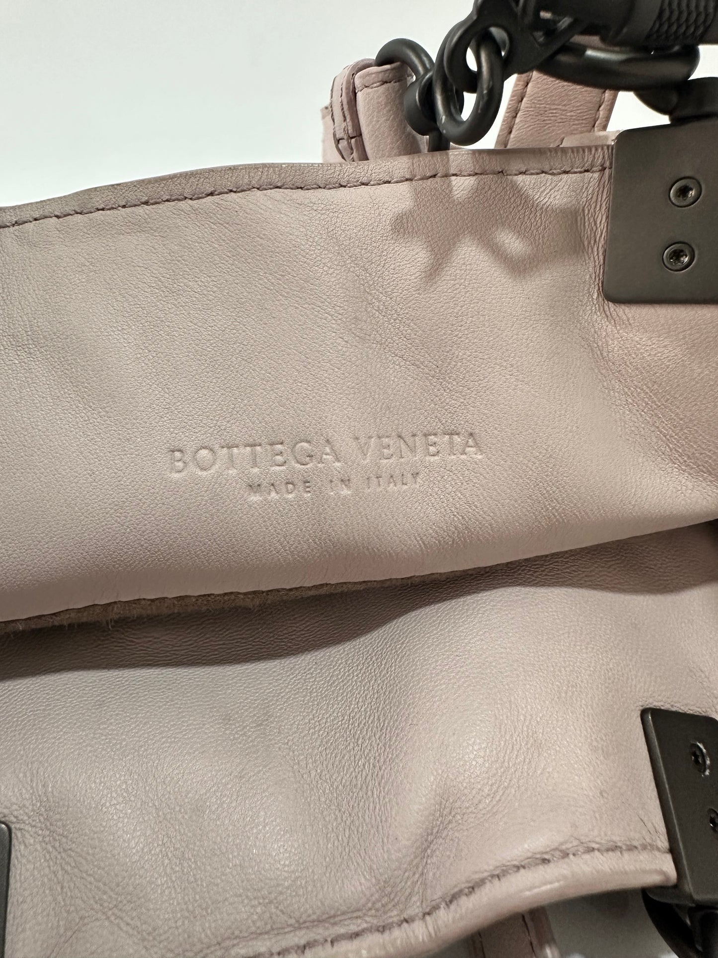 Bottega Veneta
Convertible Bucket Bag Intrecciato Nappa Medium