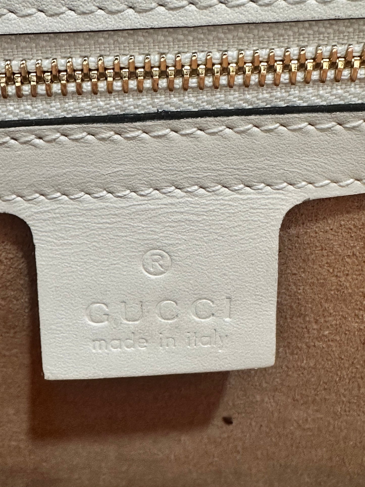 GUCCI
Calfskin Small Sylvie Shoulder Bag Off White