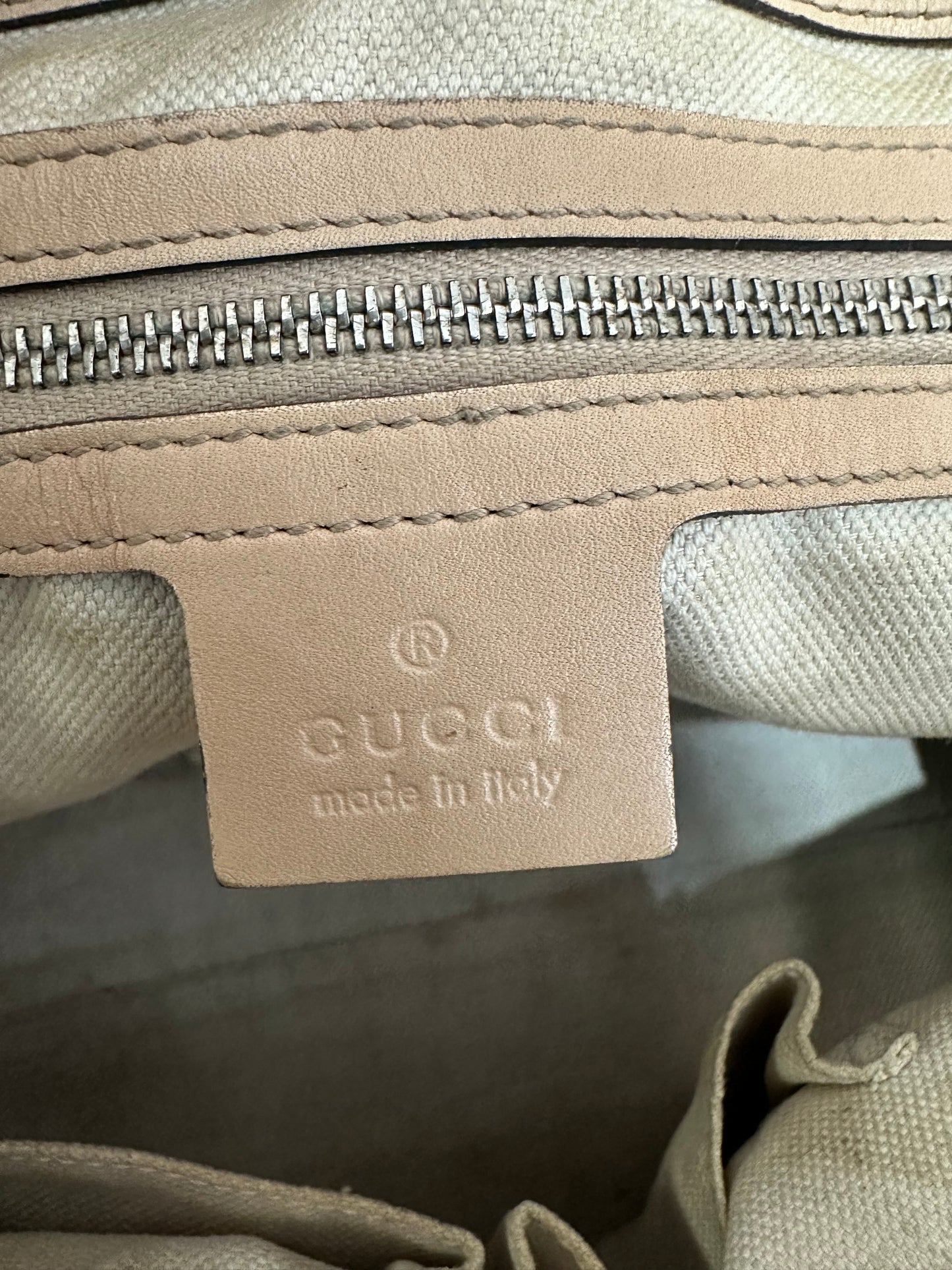 GUCCI
Metallic Monogram Small Lovely Heart Tote Pink