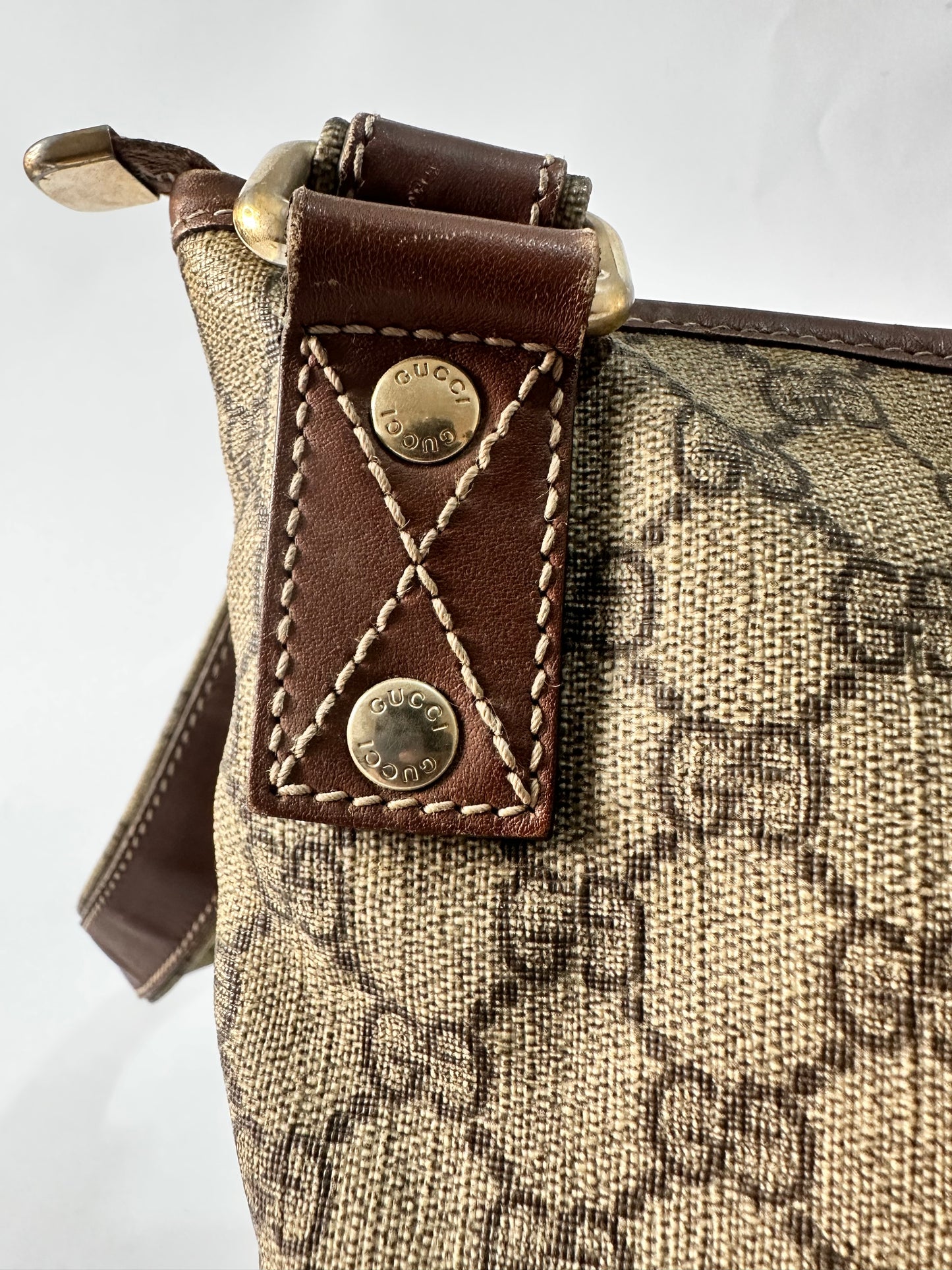 GUCCI Beige Supreme Canvas Web Messenger Bag