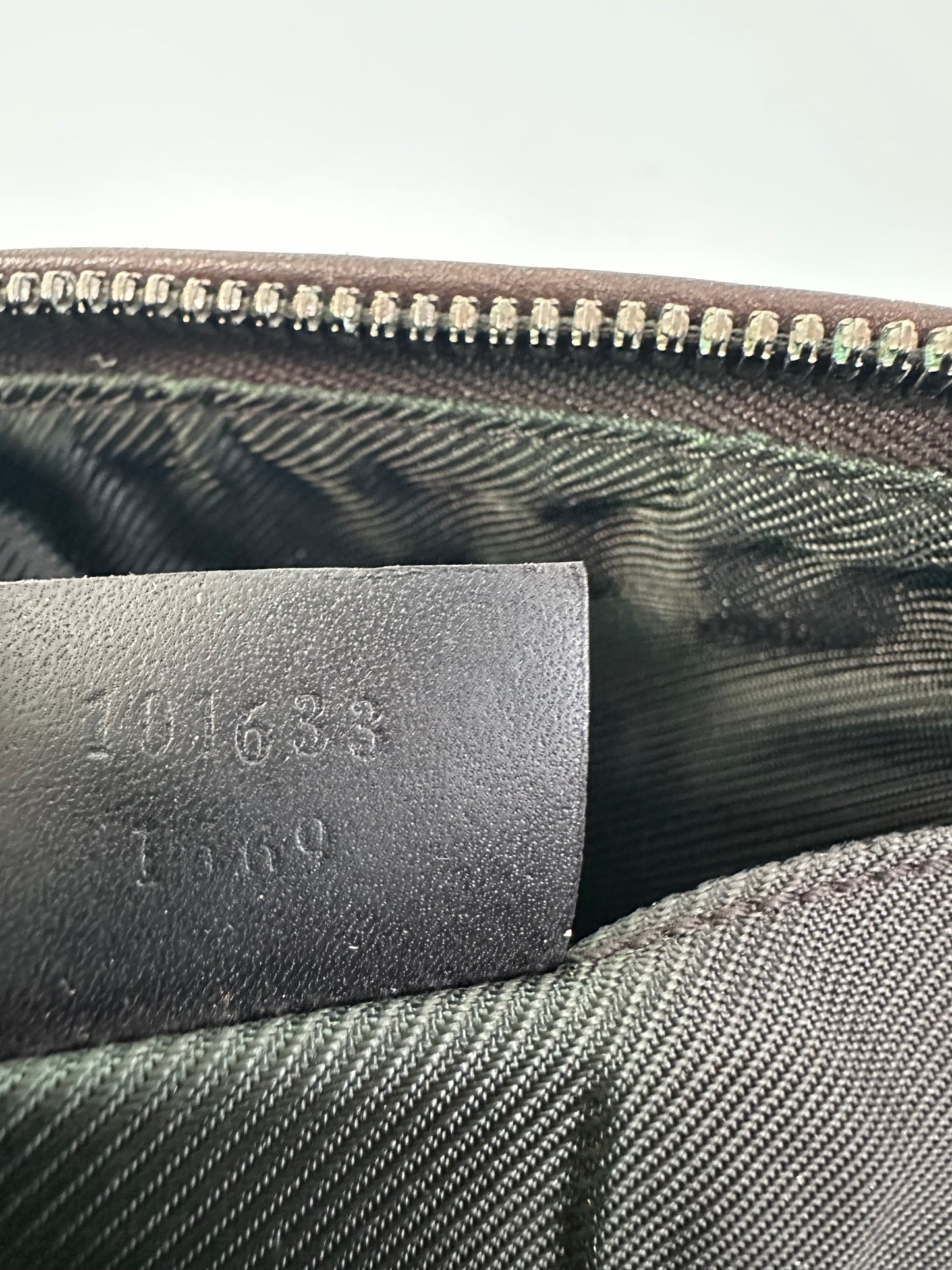 GUCCI
Beige/Brown GG Coated Canvas Cosmetic Bag