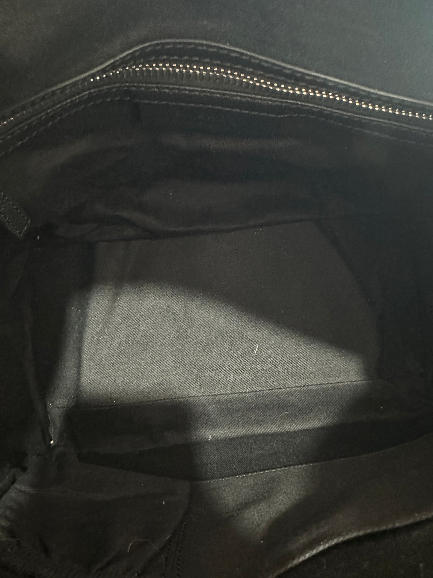 GIVENCHY
Sugar Goatskin Small Antigona Shoulder Bag