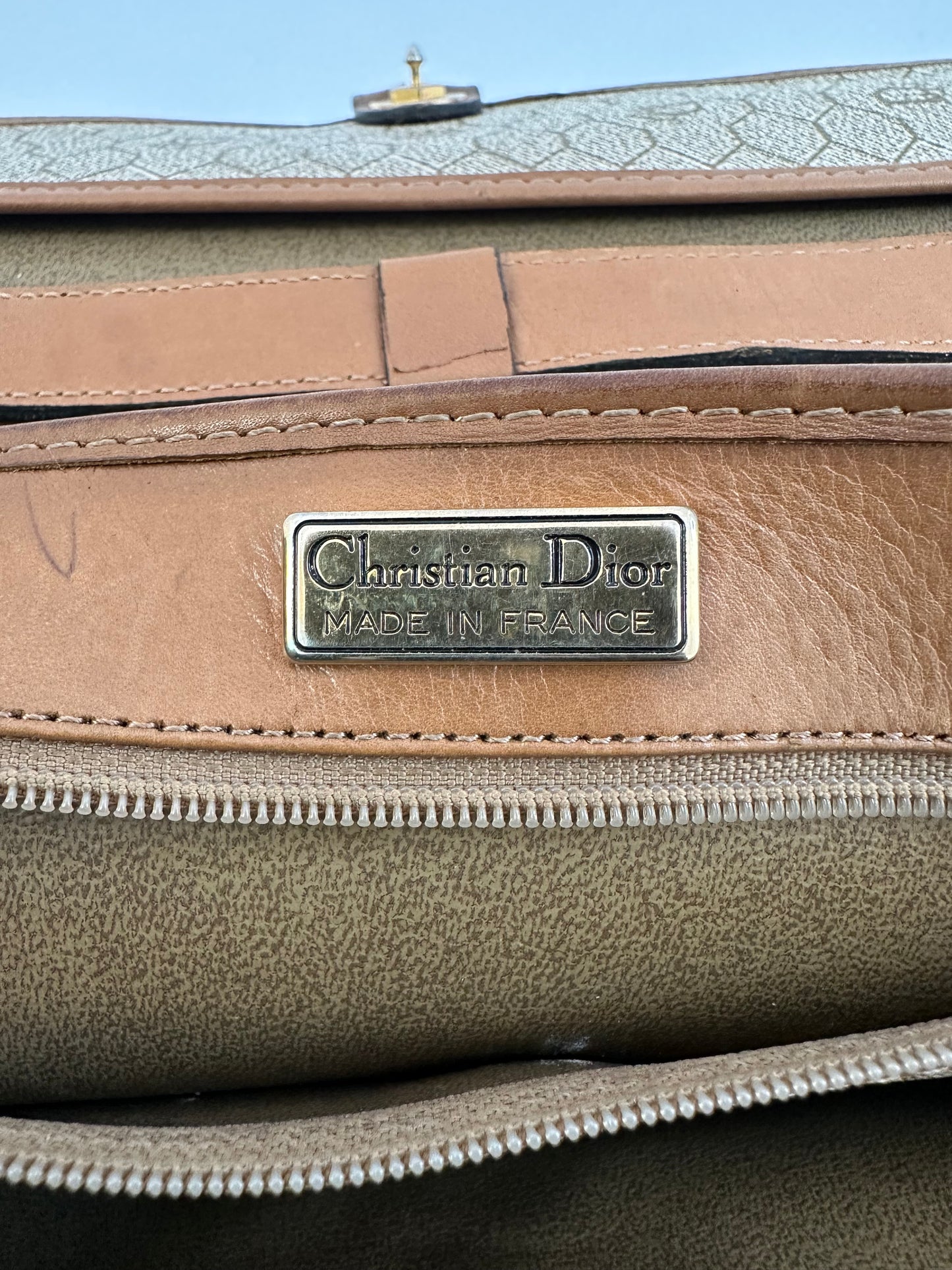 CHRISTIAN DIOR
Honeycomb Flap Crossbody bag
