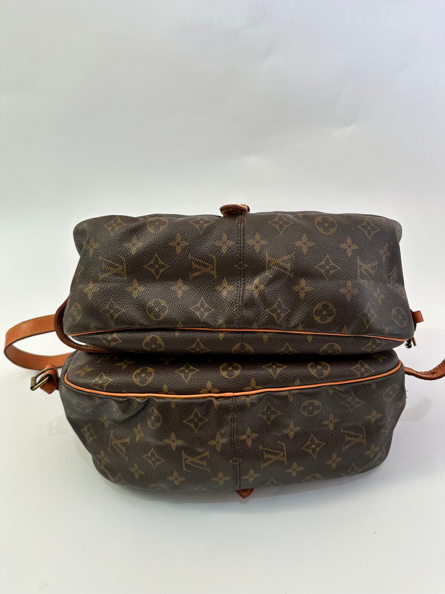 Vintage Louis Vuitton Monogram Canvas Saumur Messenger 35 Bag