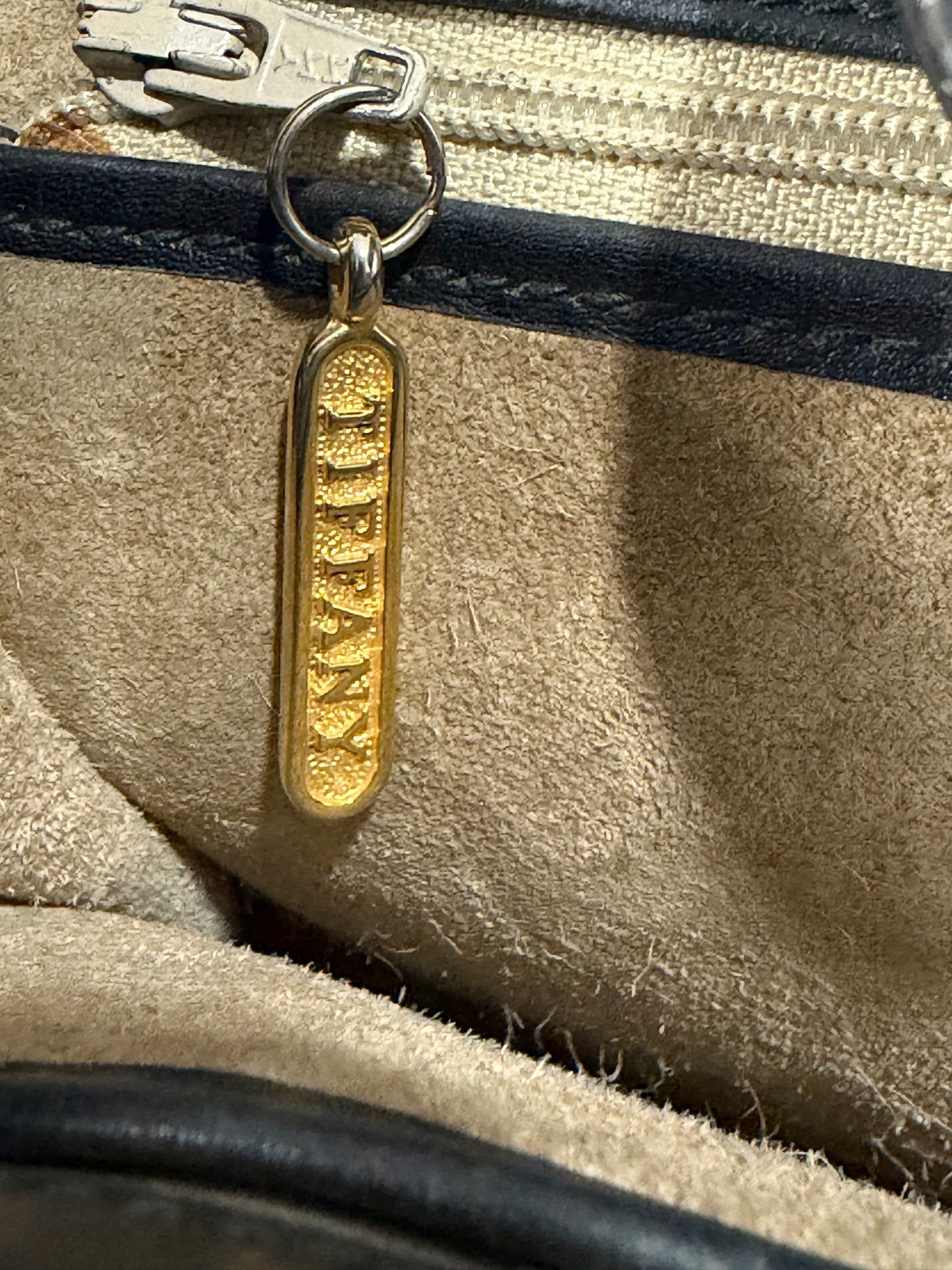 Tiffany & Co.
Leather Shoulder Bag Vintage