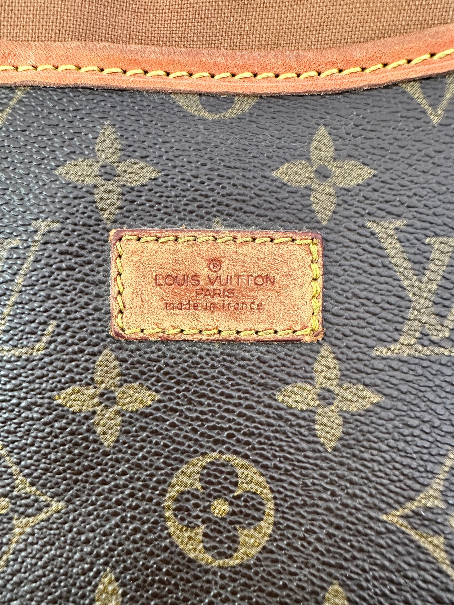 Vintage Louis Vuitton Monogram Canvas Saumur Messenger 35 Bag
