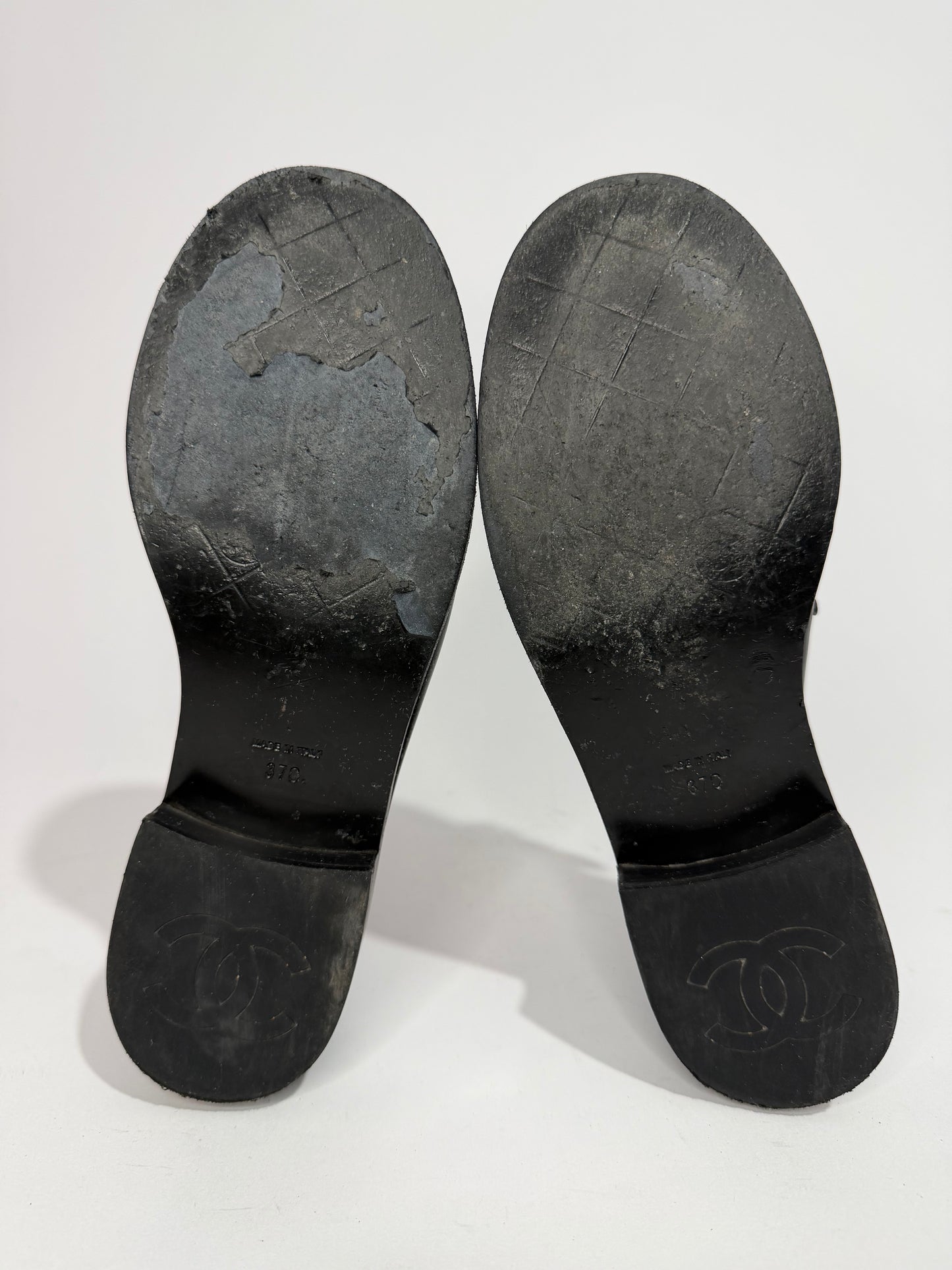 Chanel
Interlocking CC Logo Loafers
Women's Size