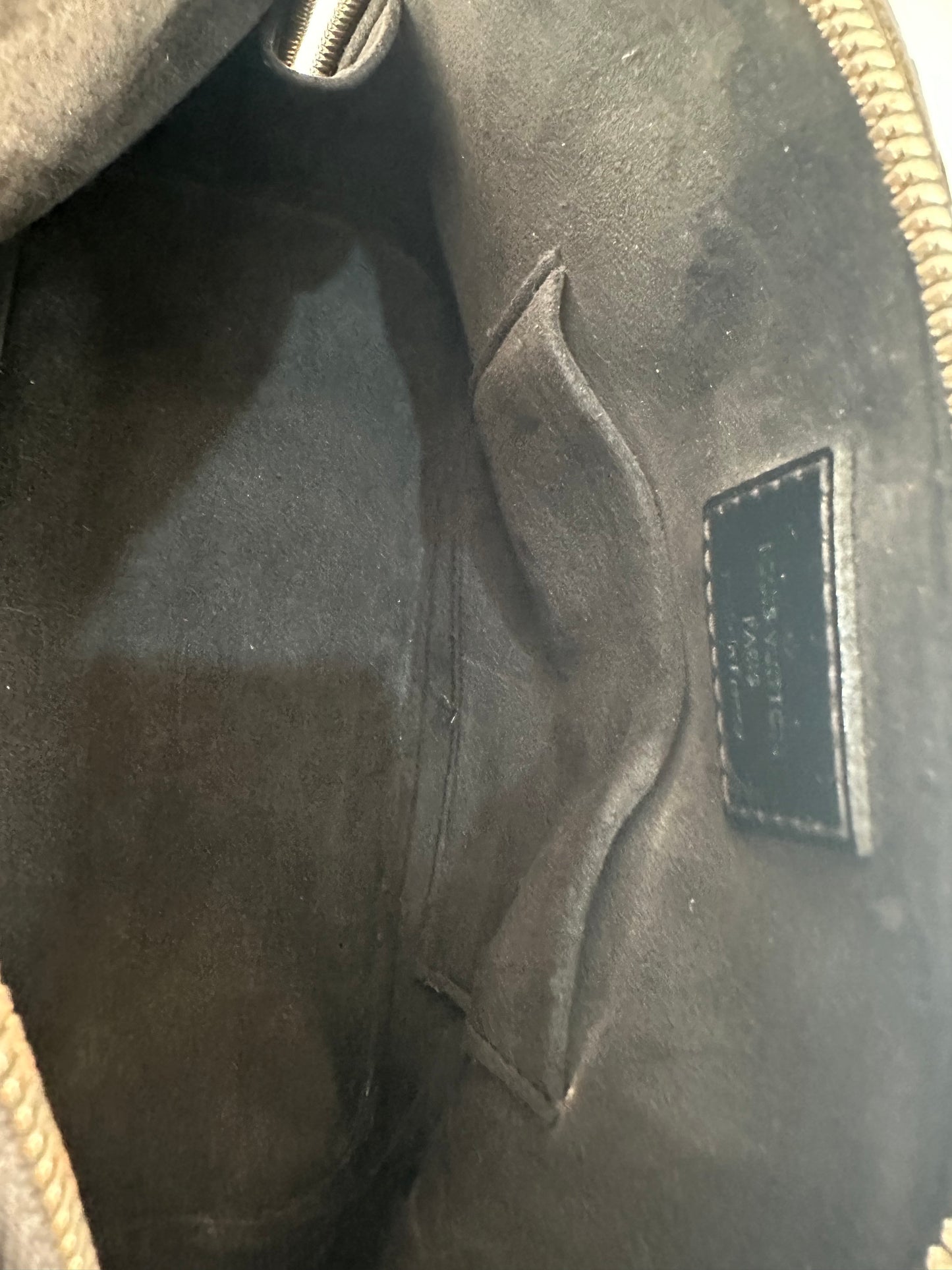LOUIS VUITTON
Epi Alma BB Black