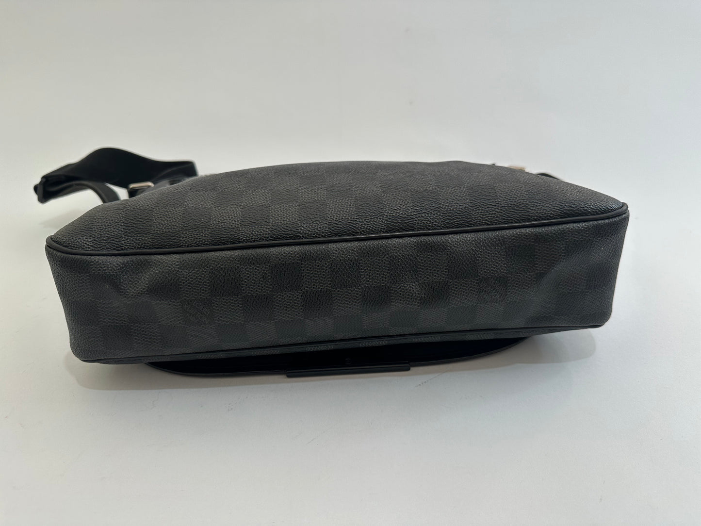 Louis Vuitton Damier Graphite Canvas Daniel MM Messenger Bag