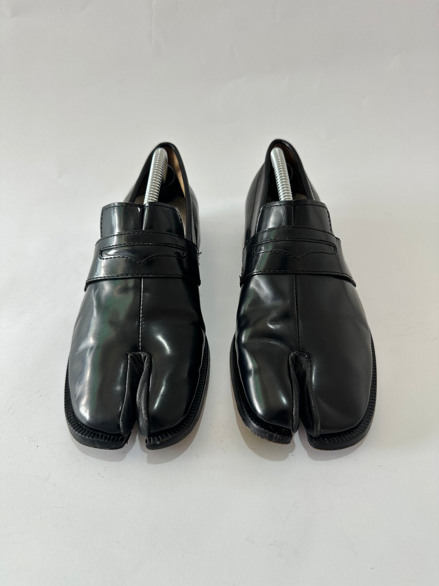 MAISON MARGIELA
20mm Tabi Brushed Leather Loafers In Black