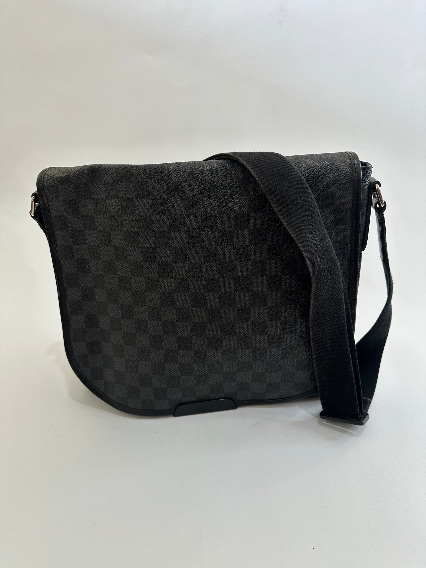 Louis Vuitton Damier Graphite Canvas Daniel MM Messenger Bag