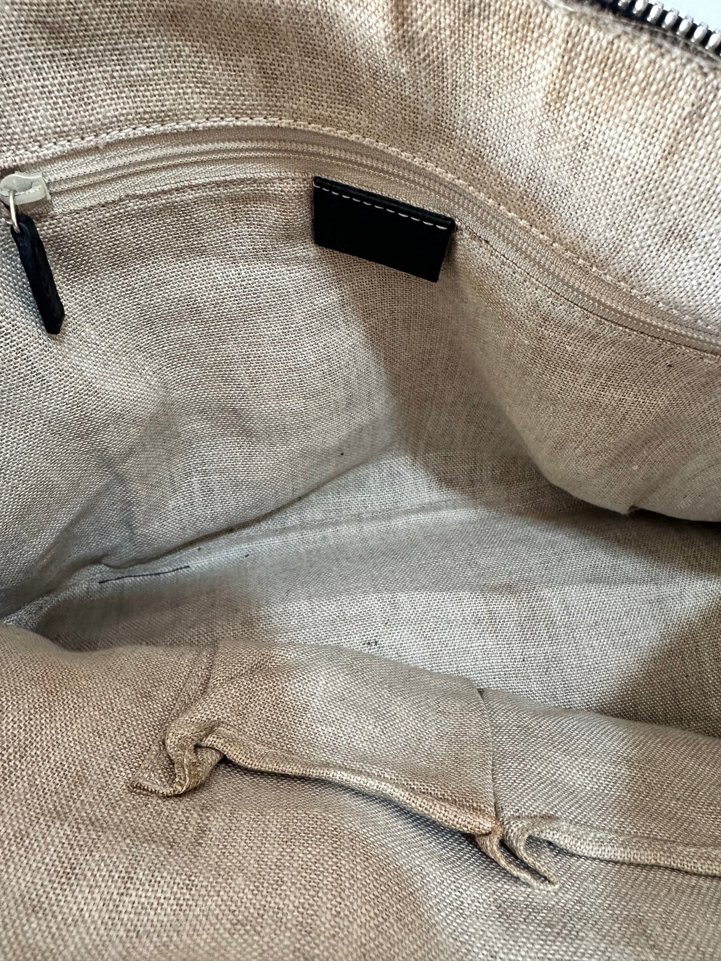 GUCCI
Calfskin Medium Dome Bag Black