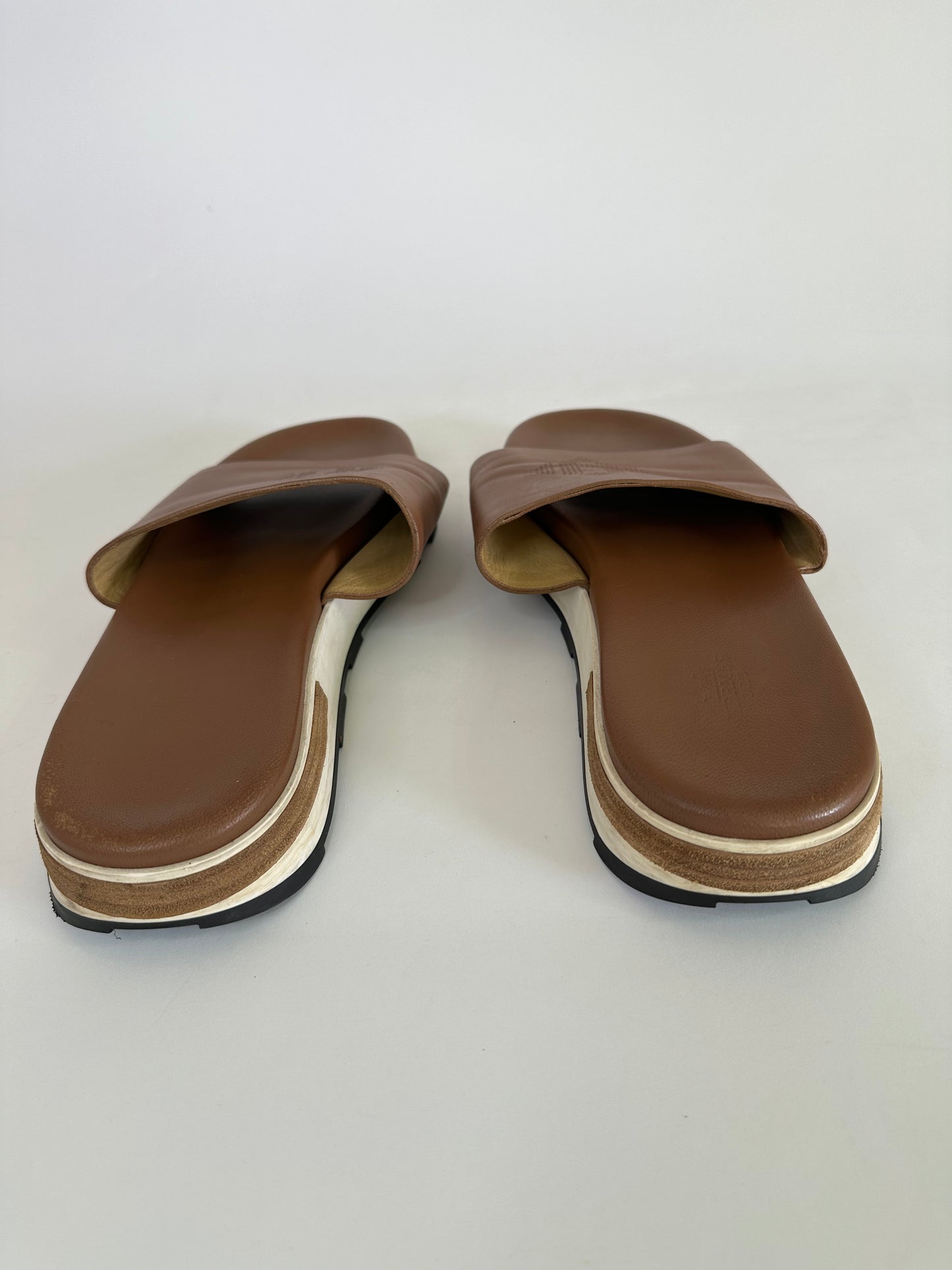 HERMÈS
Brown Leather Slides Size 45 IT