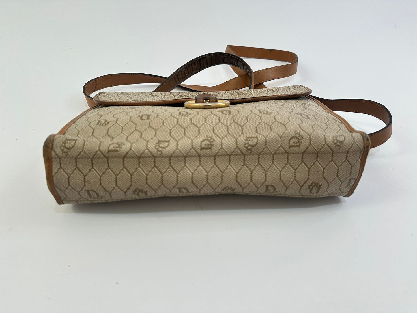 CHRISTIAN DIOR
Honeycomb Flap Crossbody bag