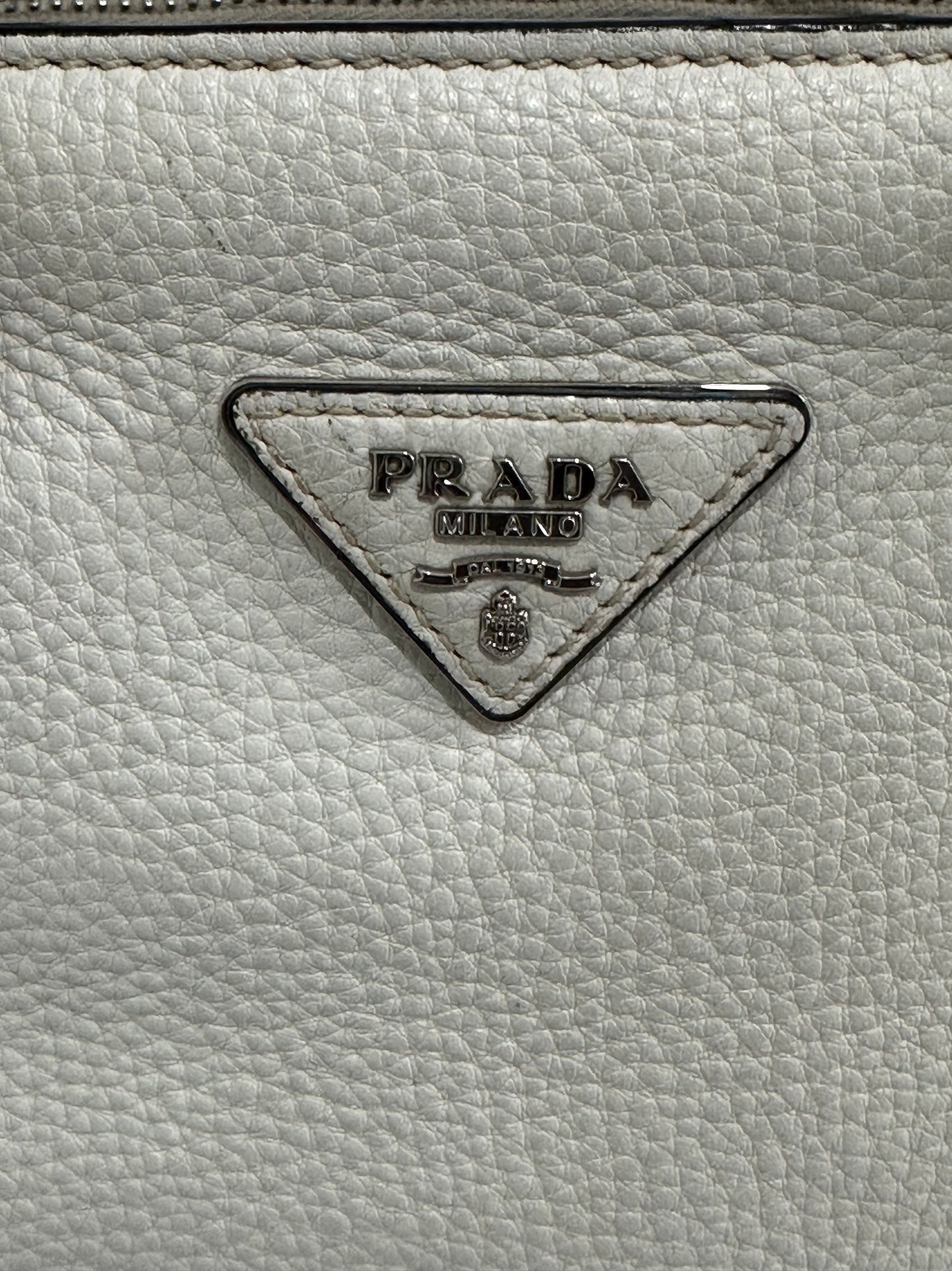 PRADA Womens Vitello Daino Large Double Zip Tote in Talco.