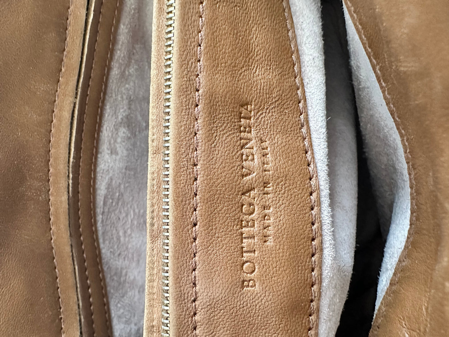 Bottega Veneta
Belted Frame Satchel Pleated Intrecciato Nappa Large Bag
