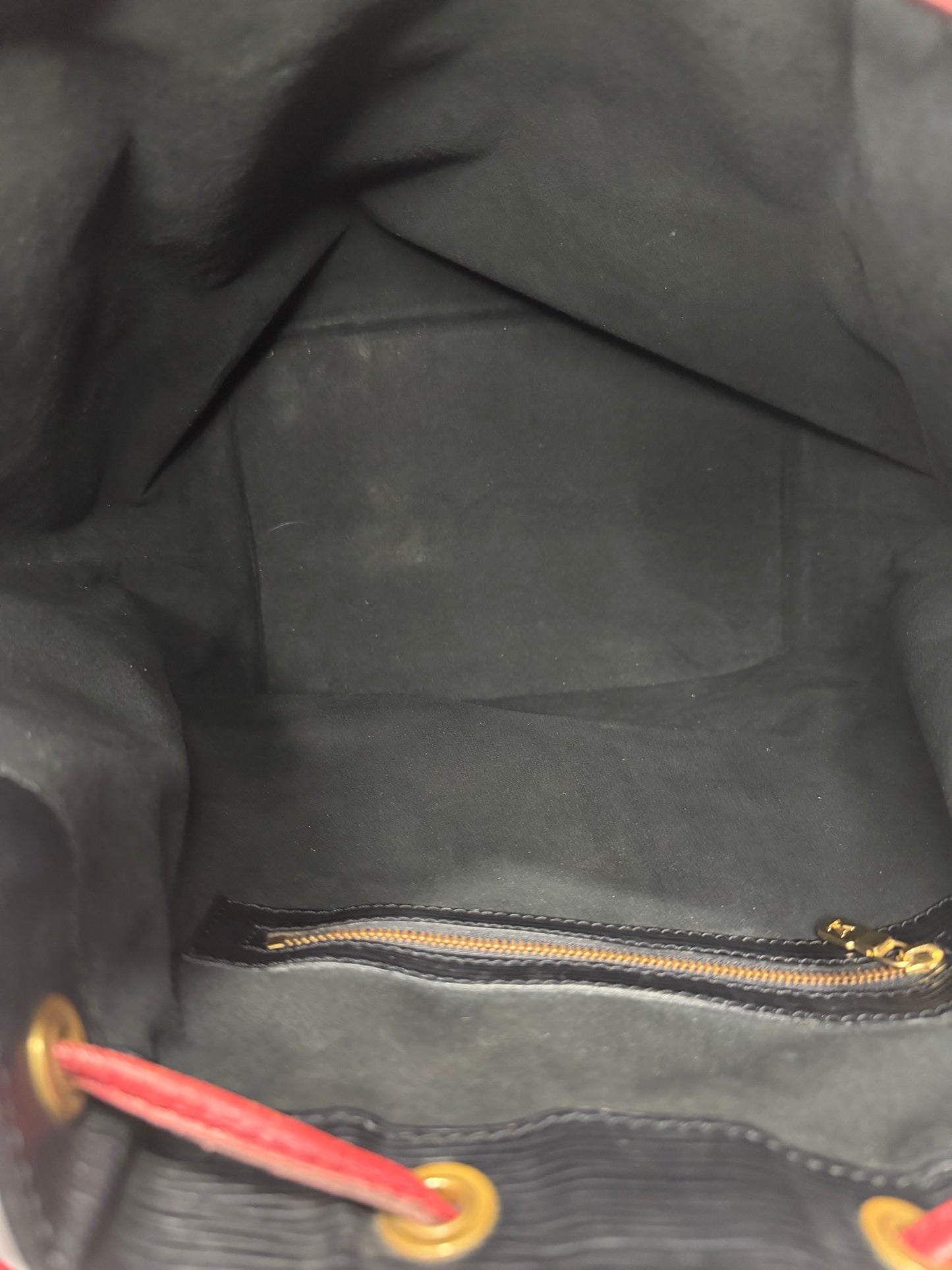 LOUIS VUITTON
Black/Castilian Red Epi Leather Large Noe Bag