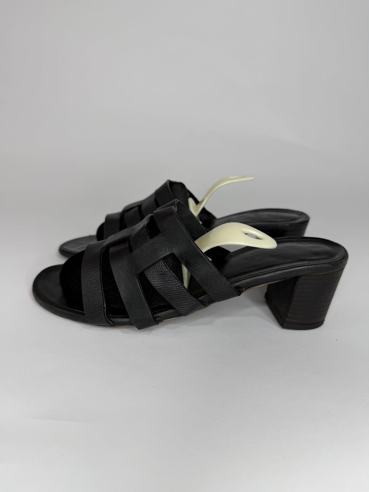 HERMÈS Black Leather Amica Sandals Size 38 EU/ 8 US / 5 UK