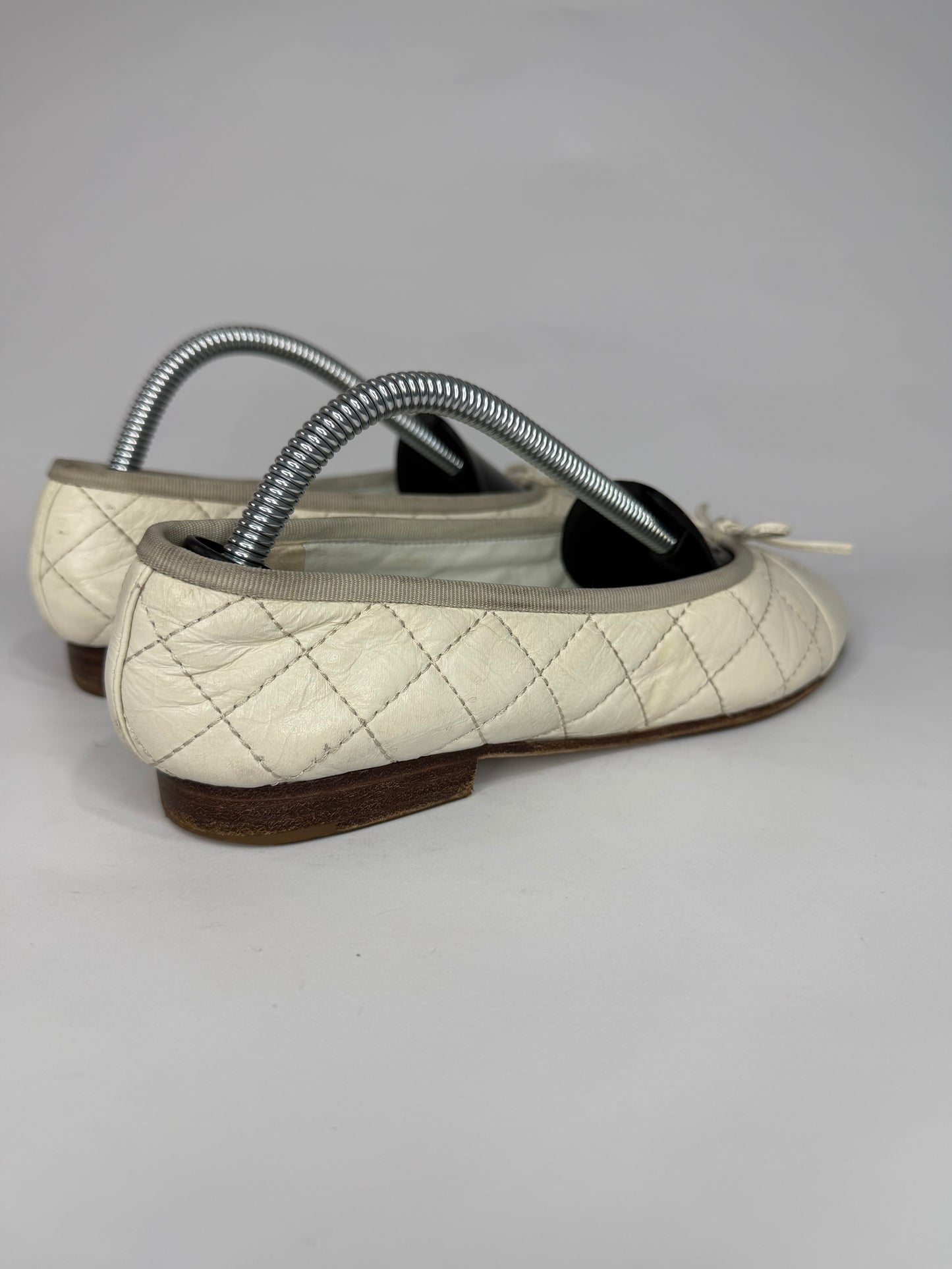 Chanel White Quilted Caviar Leather CC Ballet Flats Size 36 EU/ 6 US/ 3 UK