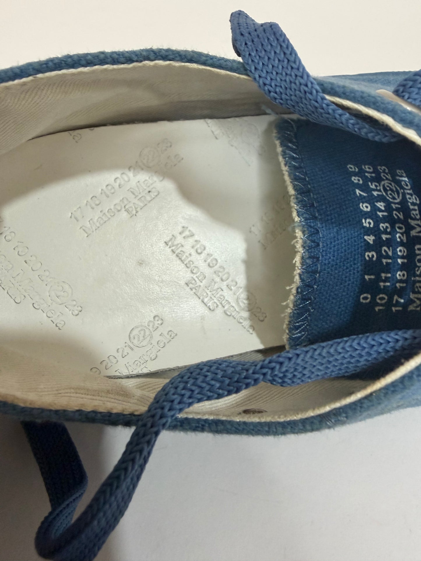 Maison Martin Margiela Blue/White Splatter Canvas Tabi Low Top Sneakers Size 38 EU/ 8 US/ 5 UK