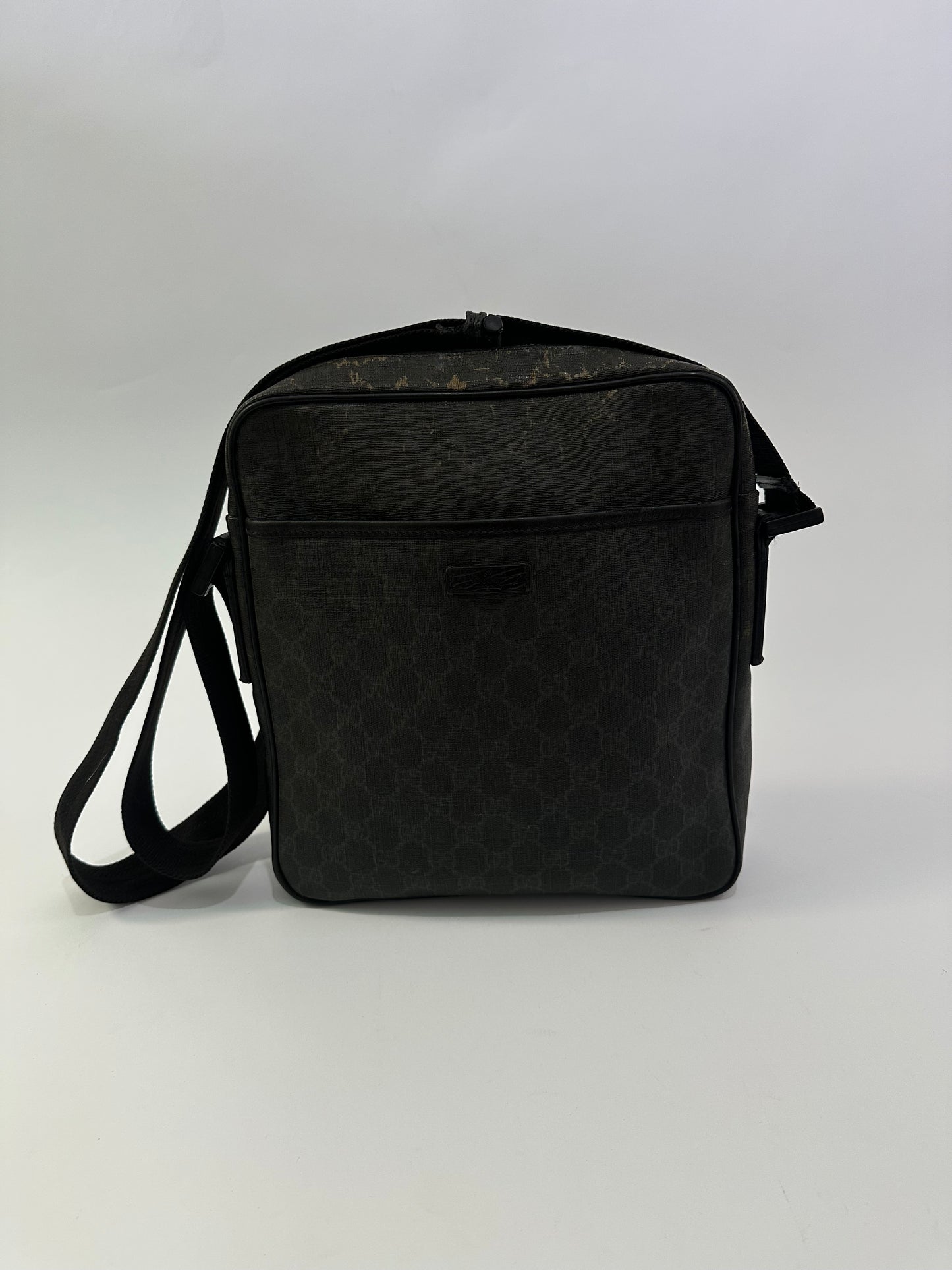 GUCCI 
GG Supreme Monogram Messenger Bag Black Grey