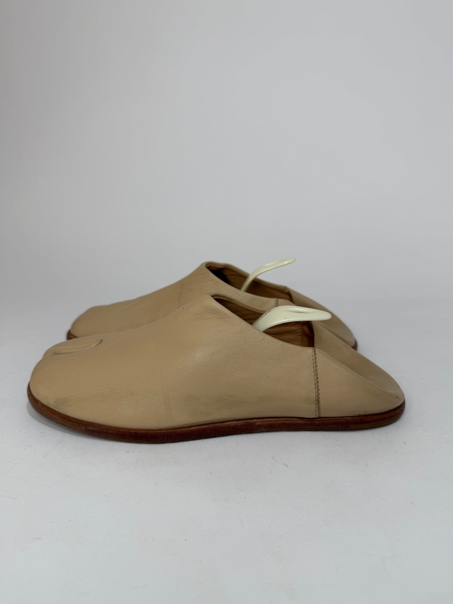 Maison Margiela Beige LeatherTabi babouche shoes Size 36 EU/ 6 US