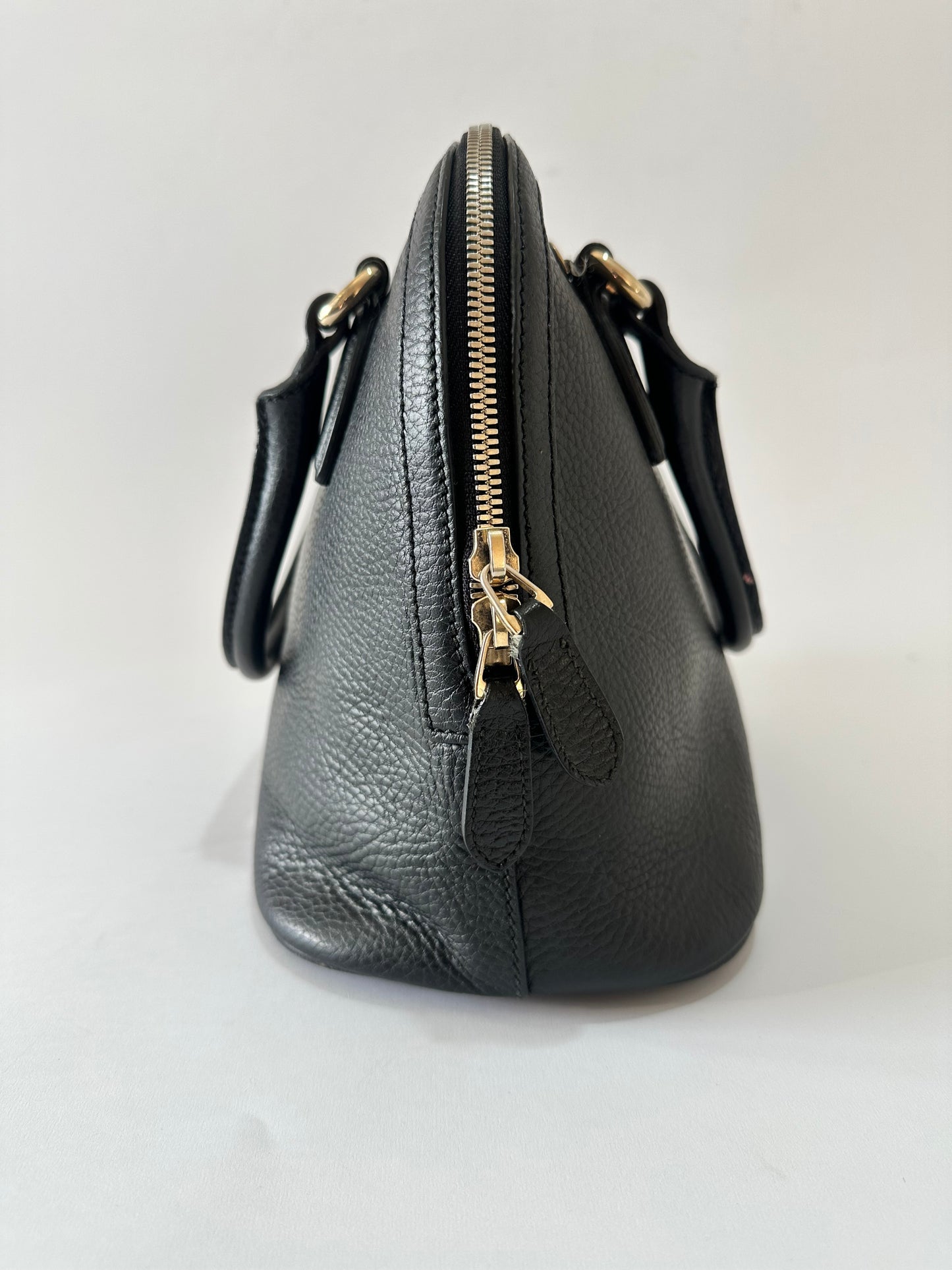 GUCCI 
Calfskin Medium Dome Bag Black