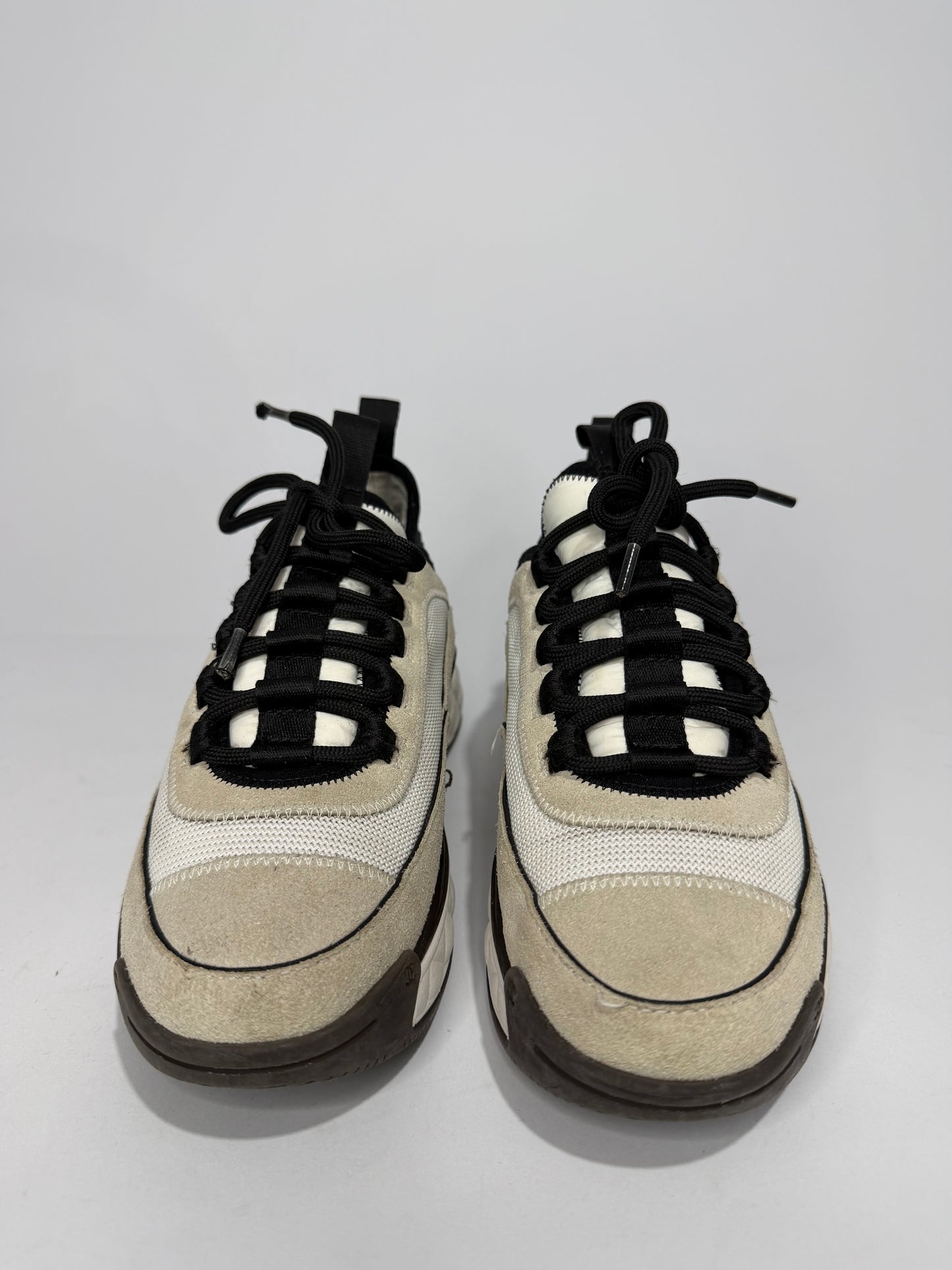 CHANEL
Velvet Calfskin Mixed Fibers CC Sneakers 36 White Black