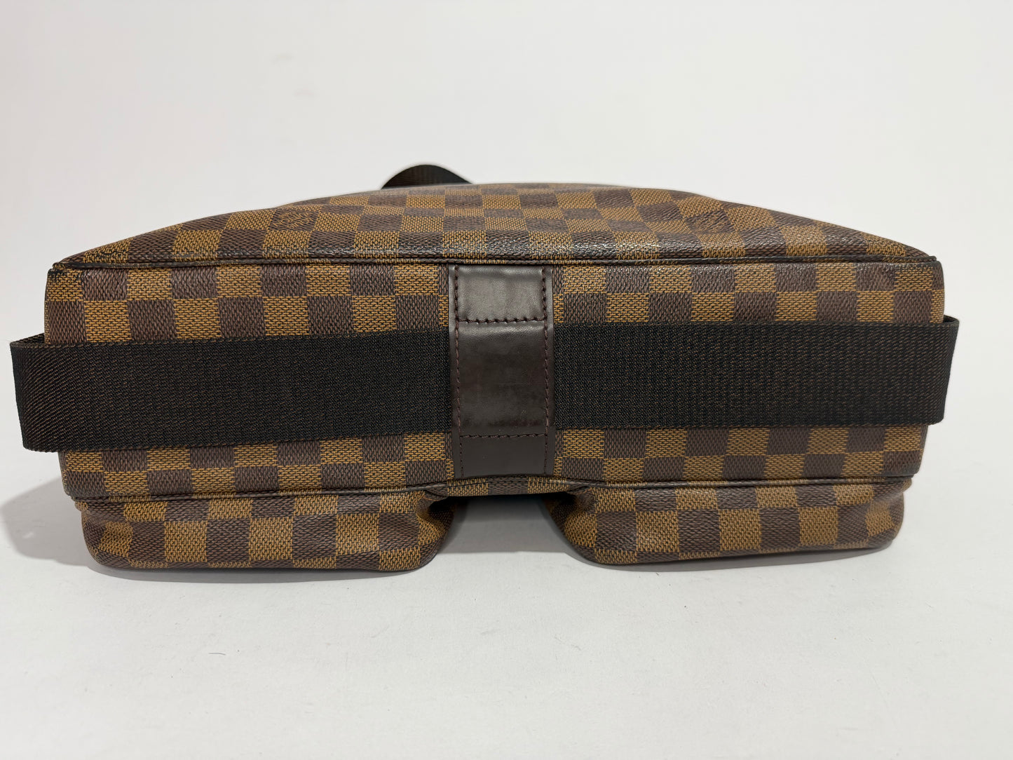 LOUIS VUITTON
Damier Ebene Broadway Messenger Bag