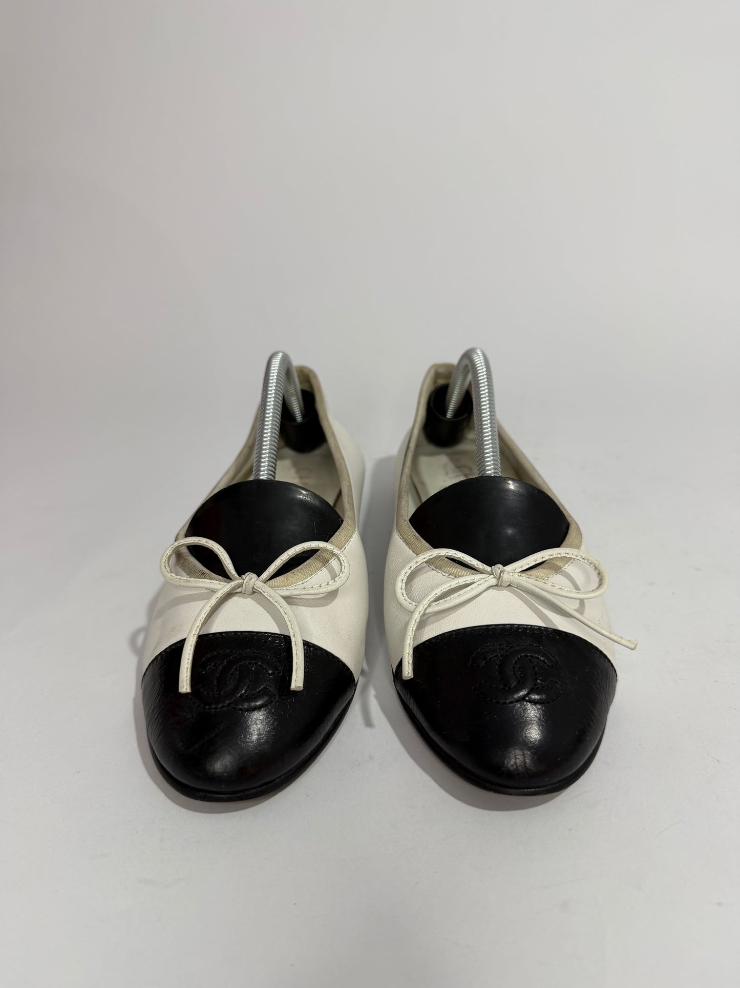 CHANEL White Lambskin CC Ballerina Flats Size 35 EU