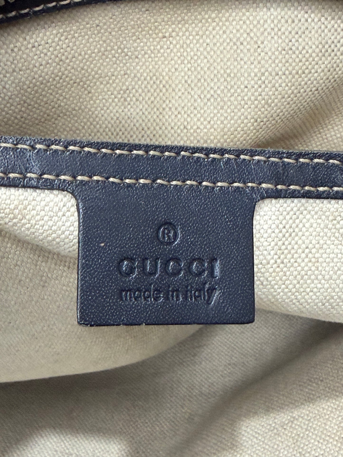 GUCCI GG Supreme Monogram Medium Zippered Shopping Tote in Navy