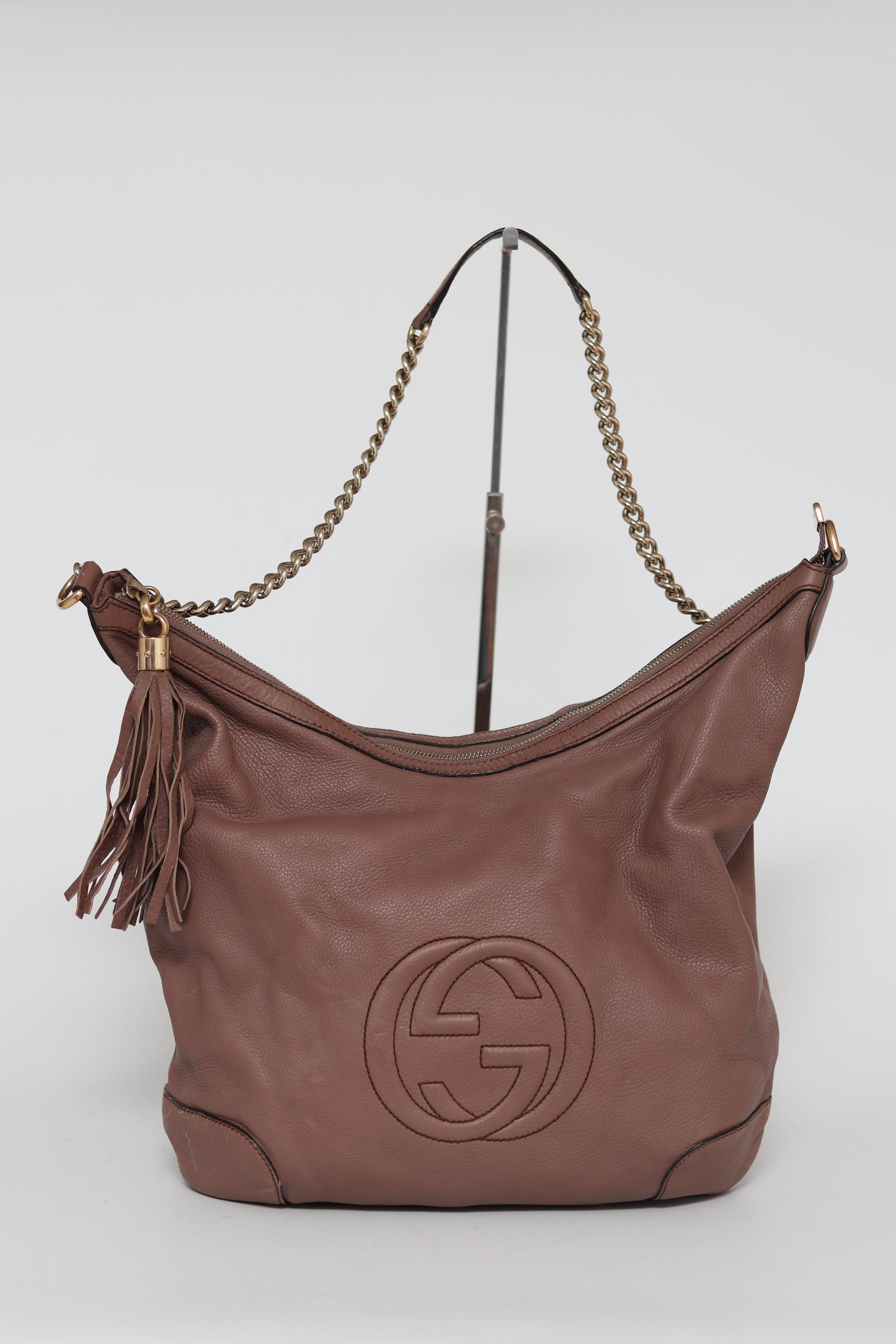 GUCCI
Mauve Pebbled Leather Soho Chain Shoulder Bag