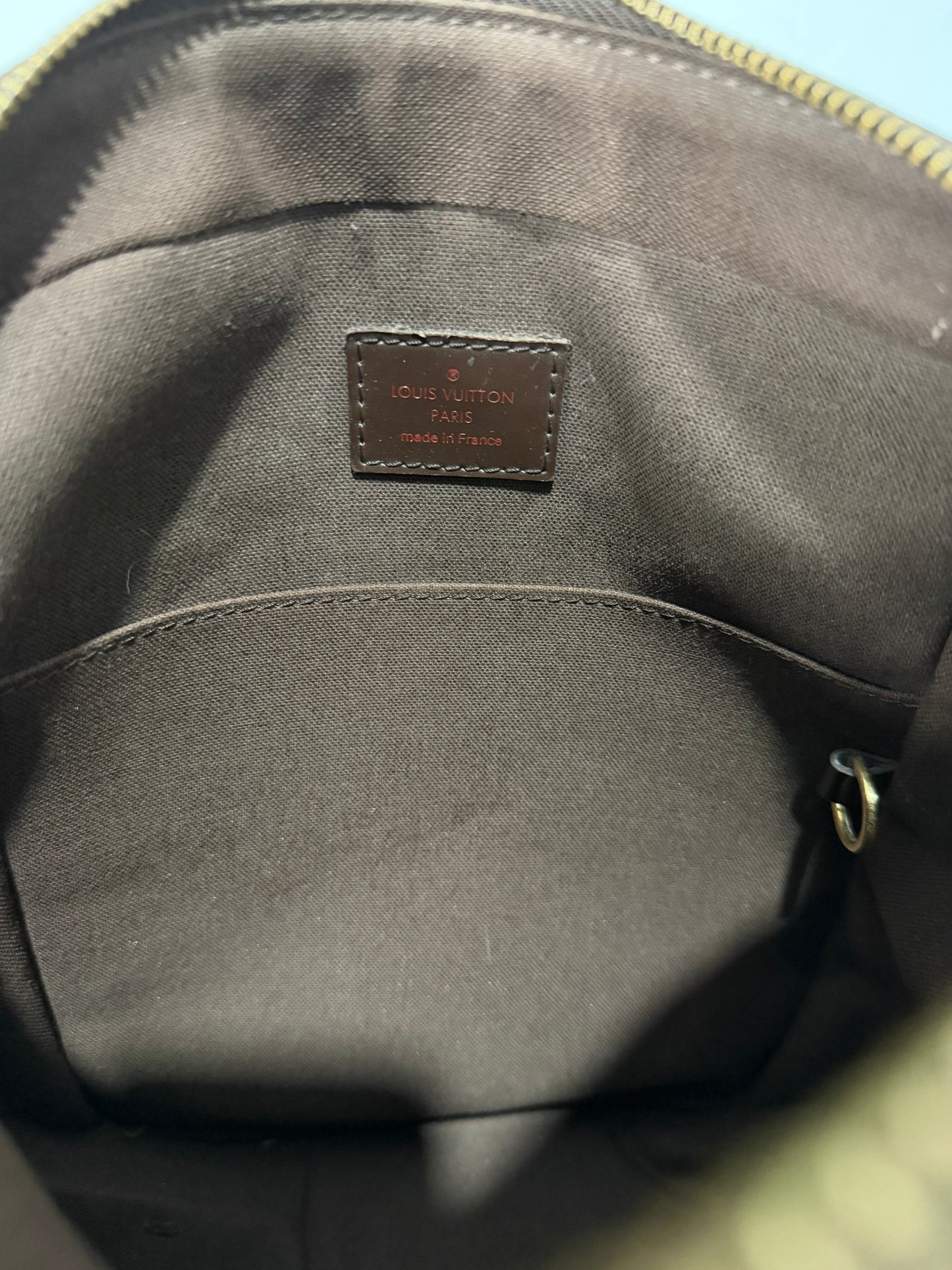 LOUIS VUITTON
Damier Ebene Trotteur Beaubourg