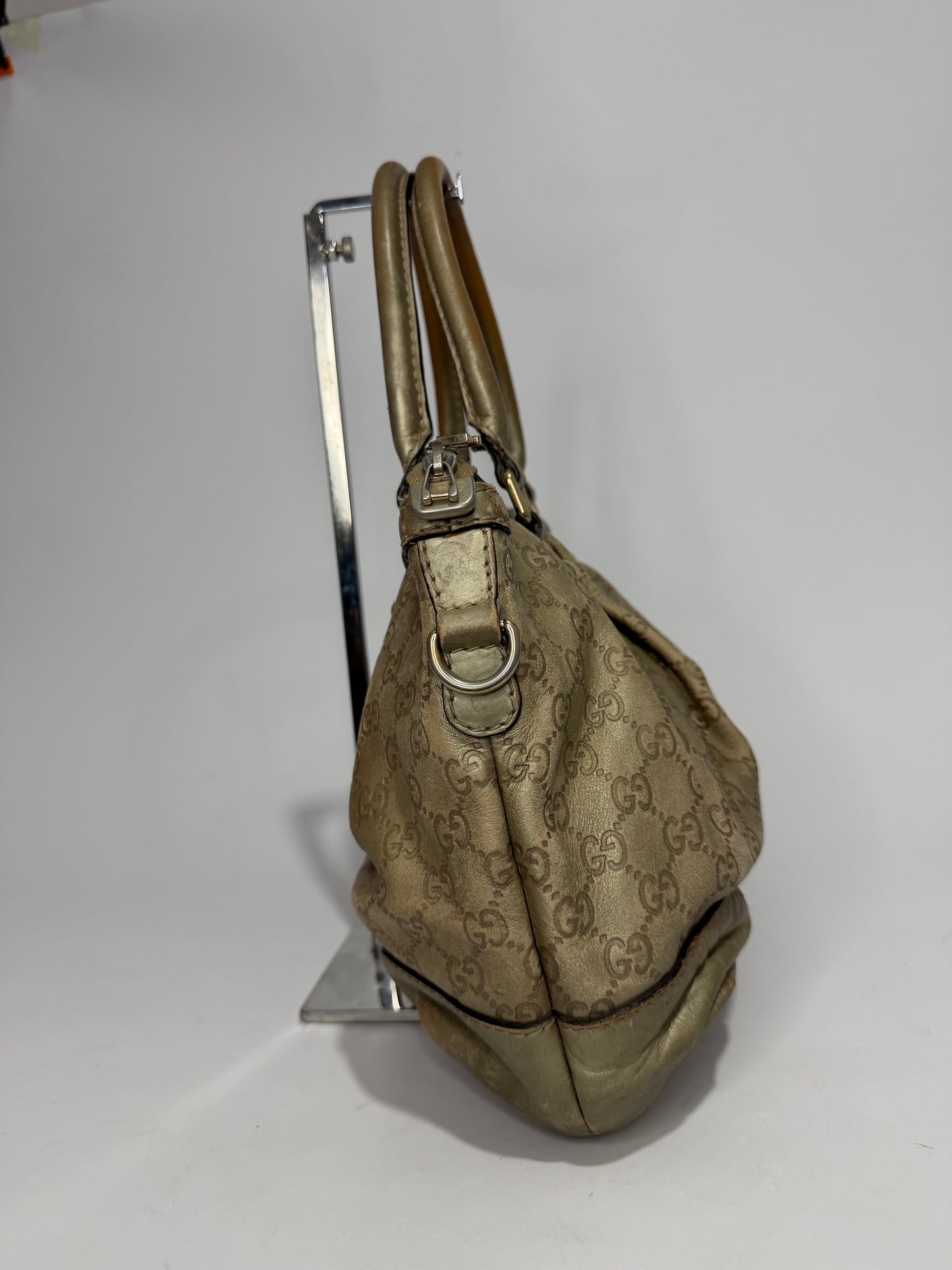 GUCCI
Metallic Soft Guccissima Medium Sukey Top Handle Bag Champagne