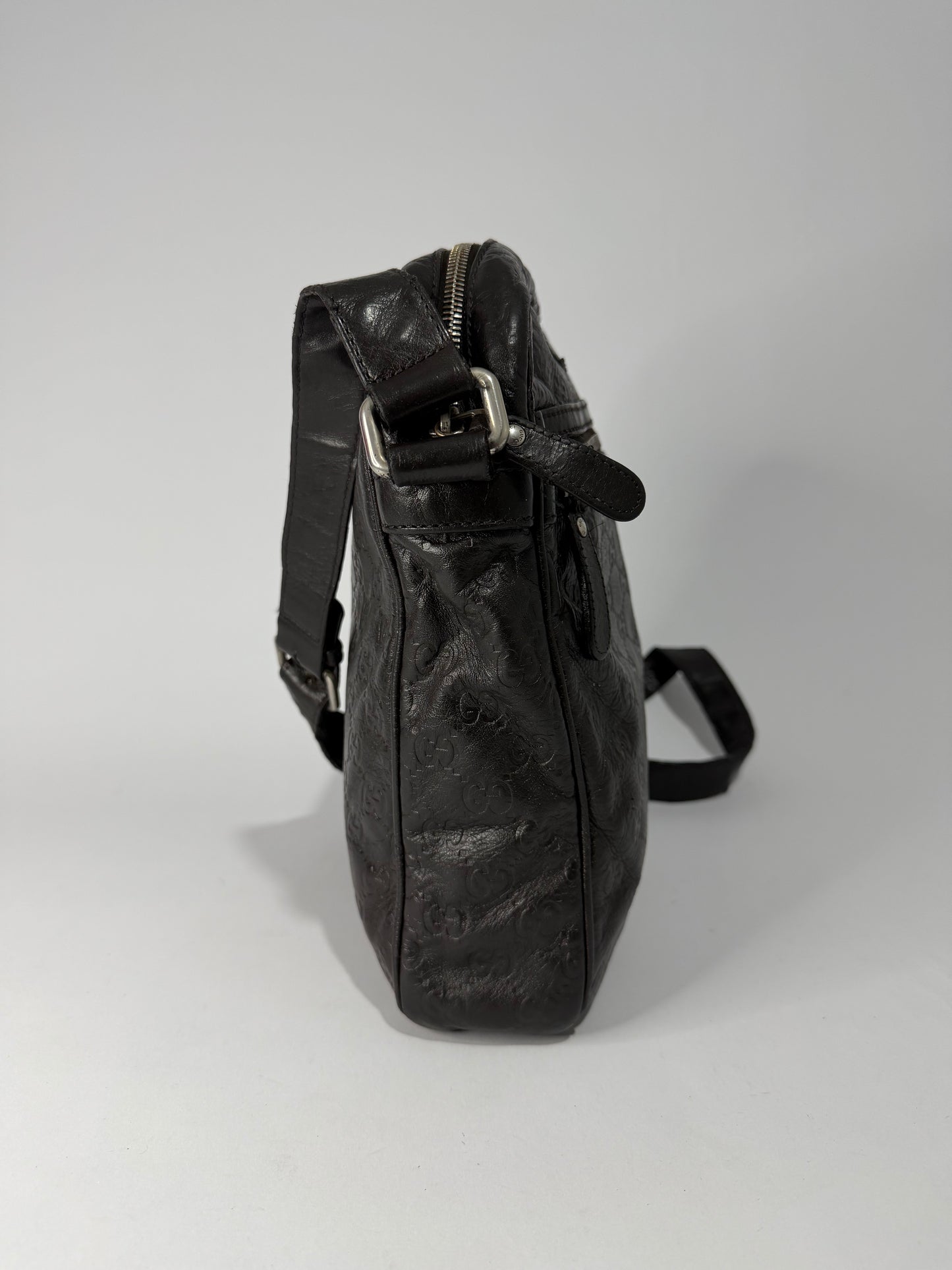 GUCCI Guccissima Flat Messenger Bag Black