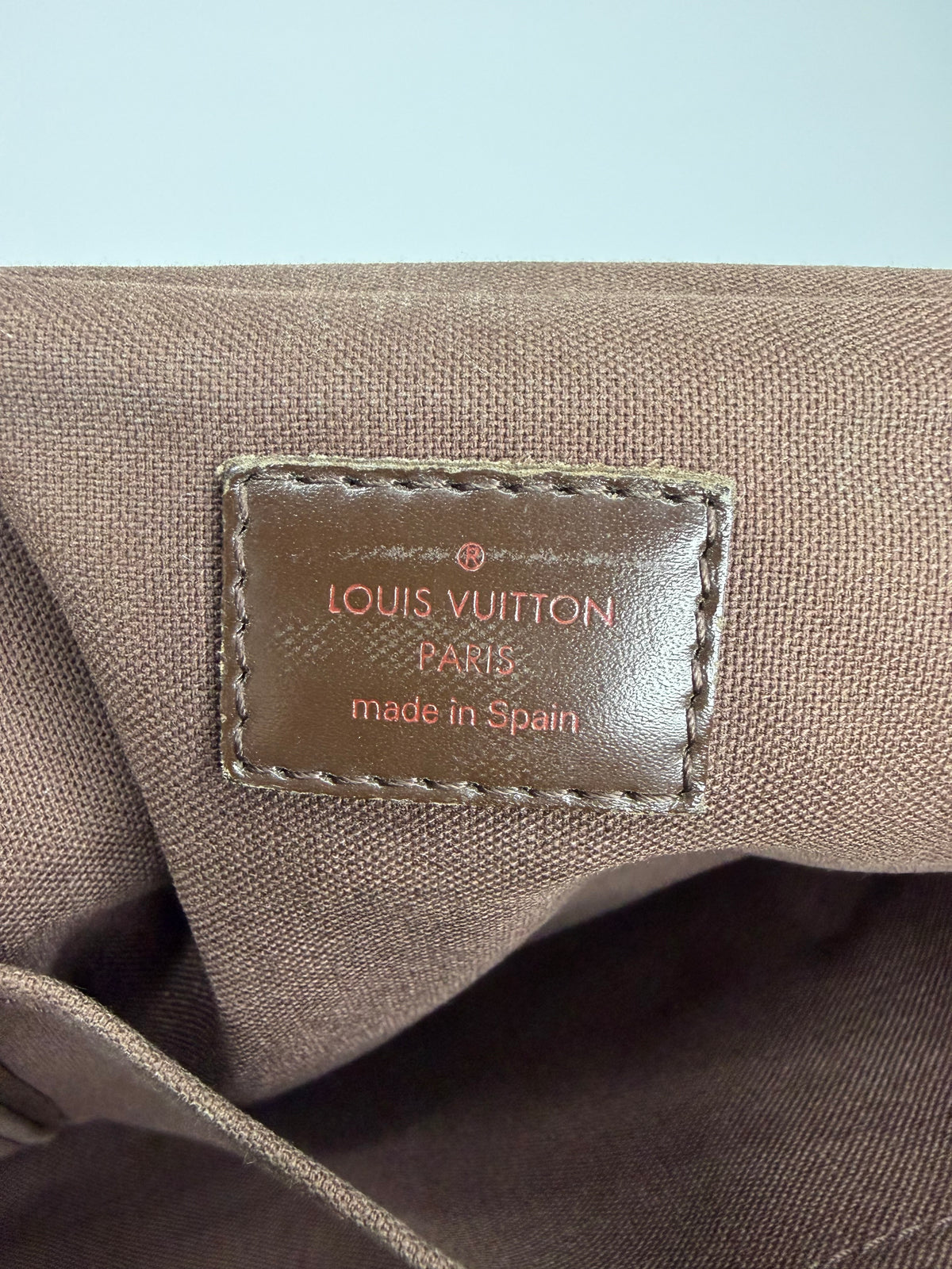 LOUIS VUITTON
Damier Ebene Brooklyn GM