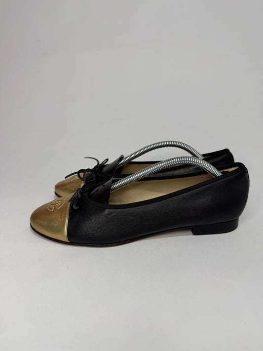 CHANEL Gold/Black Lambskin Leather CC Ballet Flats Size 38 EU/ 8 US