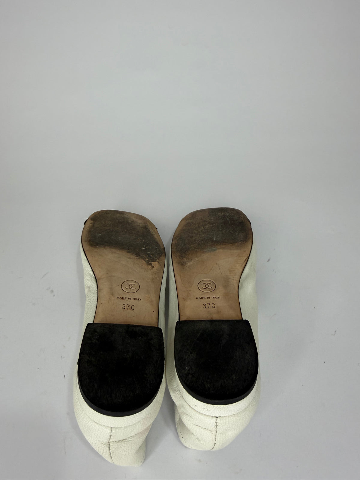 Chanel White/Black Leather CC Mary Jane Flats Size 37 EU/ 7 US