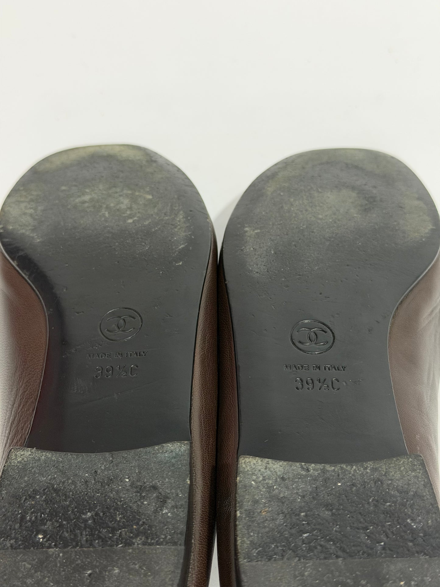 CHANEL
Brown/Black Lambskin Leather CC Ballet Flats Size 39.5 EU/ 9.5 US