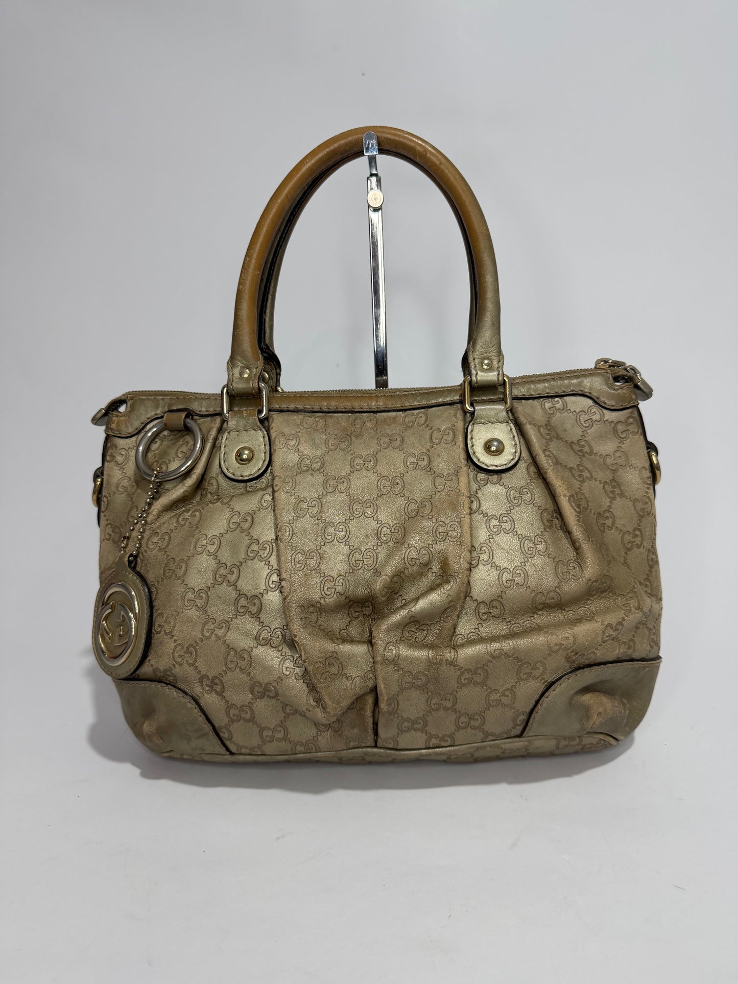 GUCCI
Metallic Soft Guccissima Medium Sukey Top Handle Bag Champagne