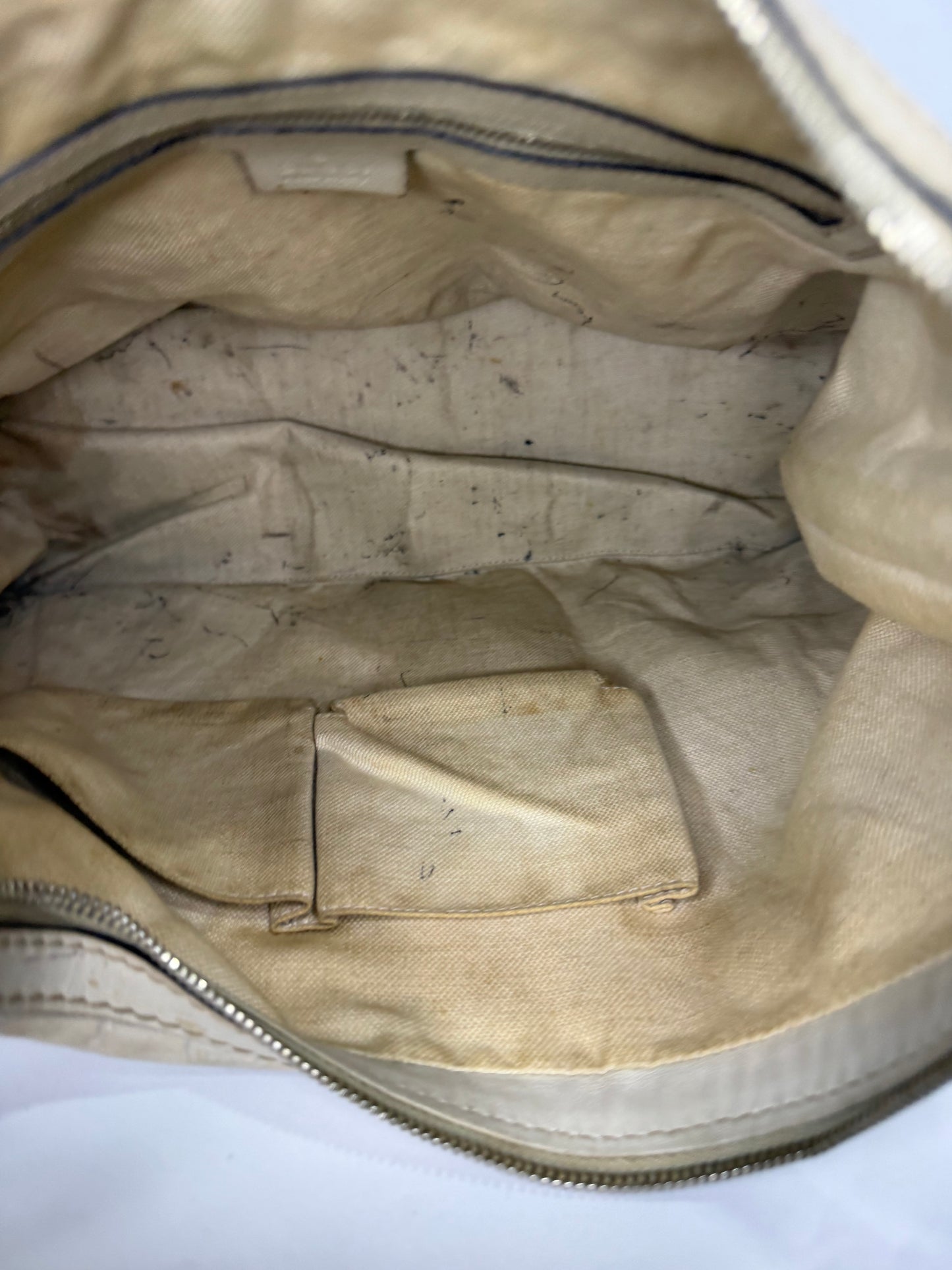 GUCCI
Guccissima Medium Lovely Heart Hobo Off White