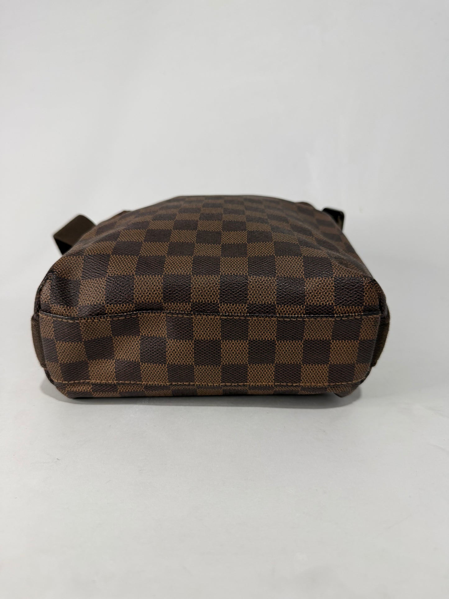 LOUIS VUITTON
Damier Ebene Trotteur Beaubourg